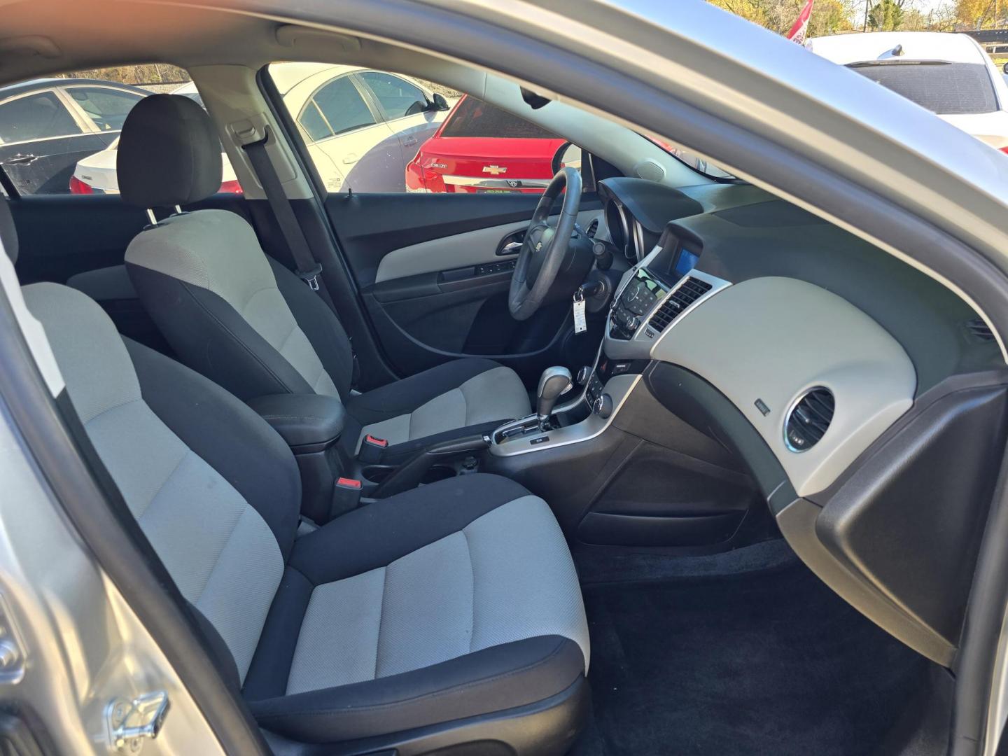 2016 SILVER Chevrolet Cruze Limited LS (1G1PC5SH6G7) with an 1.8L L4 DOHC 16V FFV engine, 6A transmission, located at 2660 S.Garland Avenue, Garland, TX, 75041, (469) 298-3118, 32.885551, -96.655602 - Photo#16