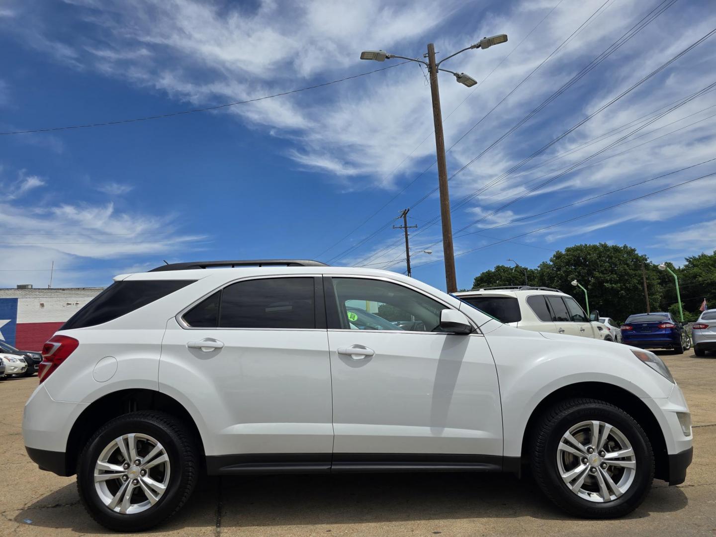2016 WHITE Chevrolet Equinox LT (2GNALCEK6G6) with an 2.4L L4 DOHC 16V FFV engine, 6A transmission, located at 2660 S.Garland Avenue, Garland, TX, 75041, (469) 298-3118, 32.885551, -96.655602 - Photo#2