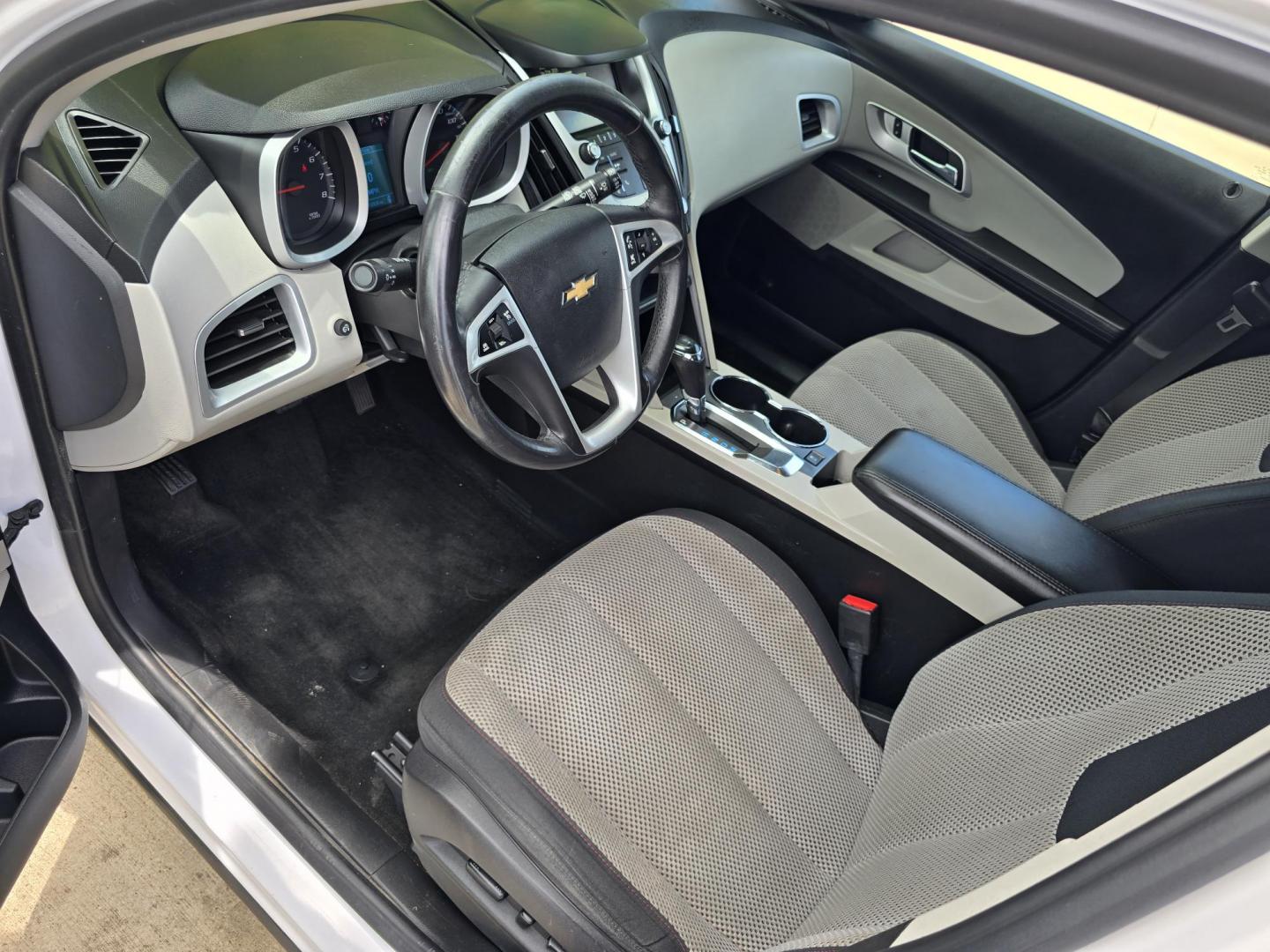 2016 WHITE Chevrolet Equinox LT (2GNALCEK6G6) with an 2.4L L4 DOHC 16V FFV engine, 6A transmission, located at 2660 S.Garland Avenue, Garland, TX, 75041, (469) 298-3118, 32.885551, -96.655602 - Photo#10