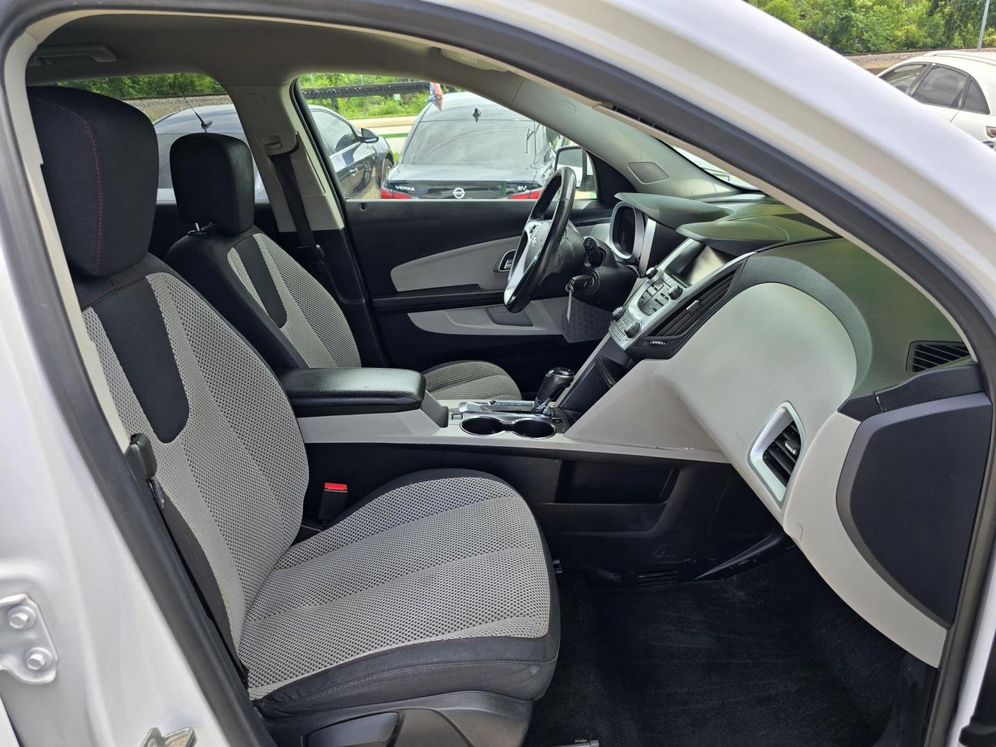 2016 WHITE Chevrolet Equinox LT (2GNALCEK6G6) with an 2.4L L4 DOHC 16V FFV engine, 6A transmission, located at 2660 S.Garland Avenue, Garland, TX, 75041, (469) 298-3118, 32.885551, -96.655602 - Photo#18