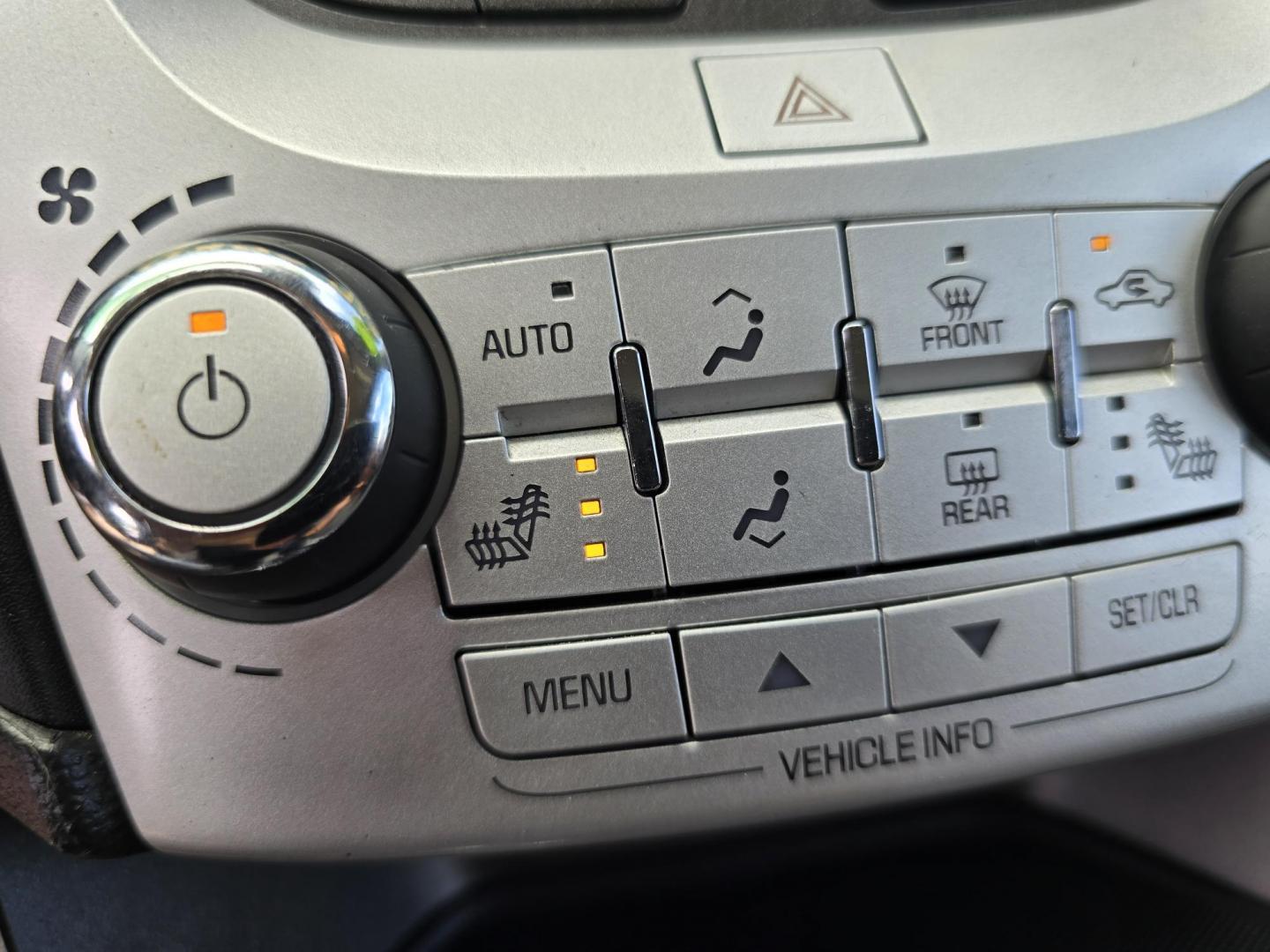 2016 WHITE Chevrolet Equinox LT (2GNALCEK6G6) with an 2.4L L4 DOHC 16V FFV engine, 6A transmission, located at 2660 S.Garland Avenue, Garland, TX, 75041, (469) 298-3118, 32.885551, -96.655602 - Photo#15
