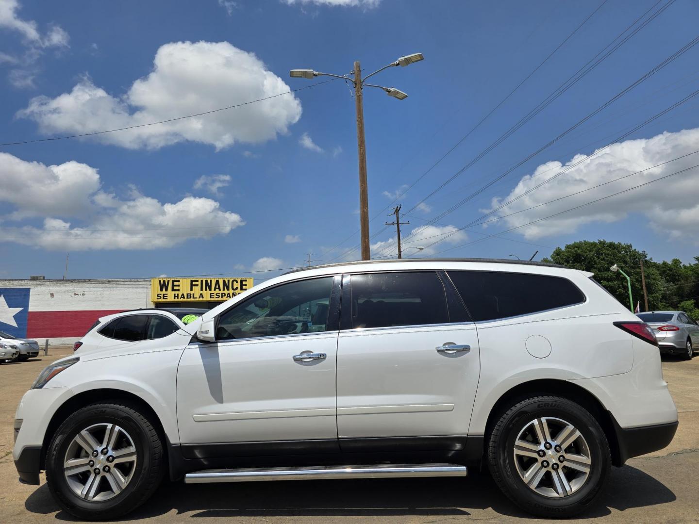 2016 DIAMOND WHITE Chevrolet Traverse 2LT (1GNKRHKD9GJ) with an 3.6L V6 DOHC 24V engine, 6-Speed Automatic transmission, located at 2660 S.Garland Avenue, Garland, TX, 75041, (469) 298-3118, 32.885551, -96.655602 - Photo#6