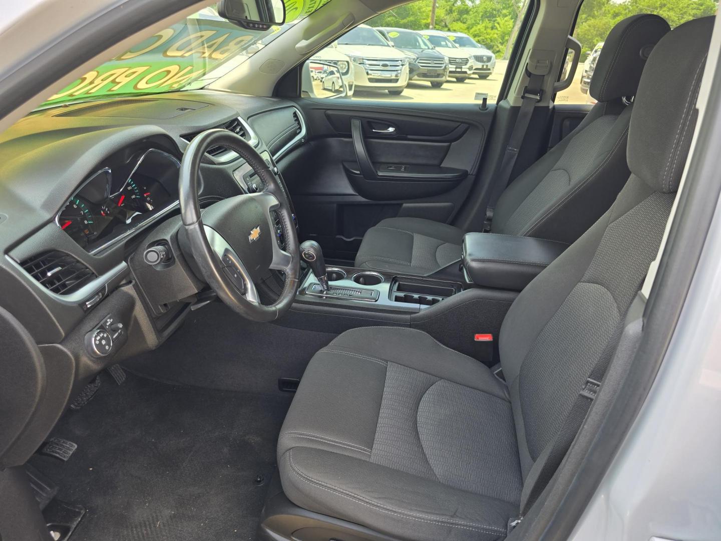 2016 DIAMOND WHITE Chevrolet Traverse 2LT (1GNKRHKD9GJ) with an 3.6L V6 DOHC 24V engine, 6-Speed Automatic transmission, located at 2660 S.Garland Avenue, Garland, TX, 75041, (469) 298-3118, 32.885551, -96.655602 - Photo#11