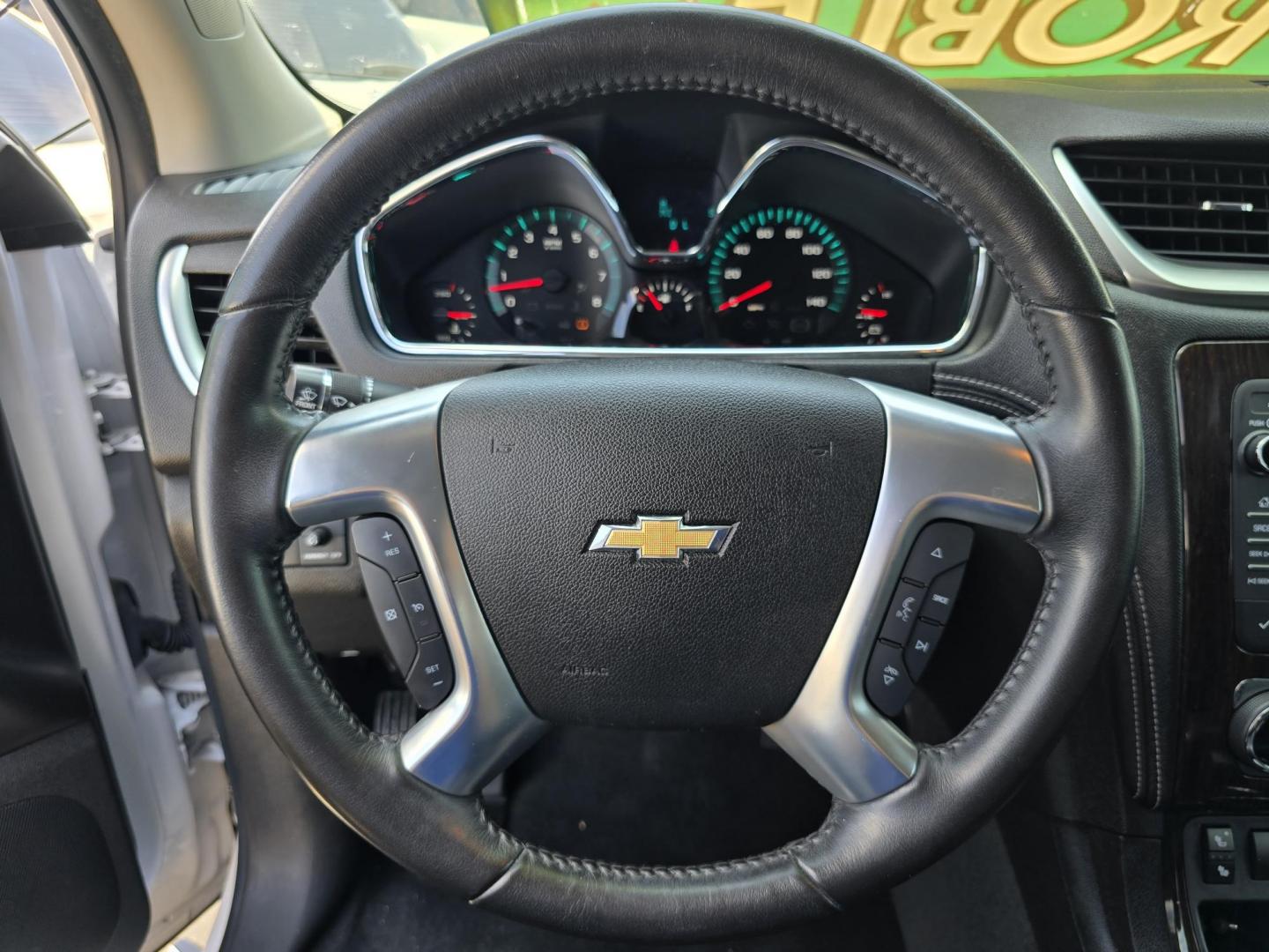 2016 DIAMOND WHITE Chevrolet Traverse 2LT (1GNKRHKD9GJ) with an 3.6L V6 DOHC 24V engine, 6-Speed Automatic transmission, located at 2660 S.Garland Avenue, Garland, TX, 75041, (469) 298-3118, 32.885551, -96.655602 - Photo#12