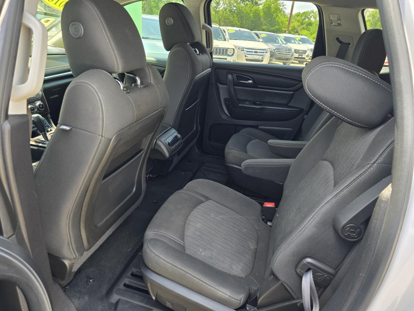 2016 DIAMOND WHITE Chevrolet Traverse 2LT (1GNKRHKD9GJ) with an 3.6L V6 DOHC 24V engine, 6-Speed Automatic transmission, located at 2660 S.Garland Avenue, Garland, TX, 75041, (469) 298-3118, 32.885551, -96.655602 - Photo#14