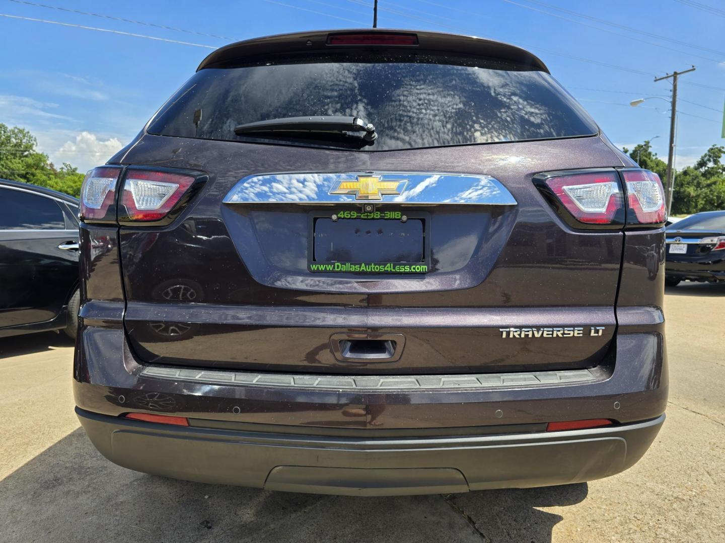 2016 Chevrolet Traverse 1LT FWD (1GNKRGKD8GJ) with an 3.6L V6 DOHC 24V engine, 6A transmission, located at 2660 S.Garland Avenue, Garland, TX, 75041, (469) 298-3118, 32.885551, -96.655602 - Photo#4