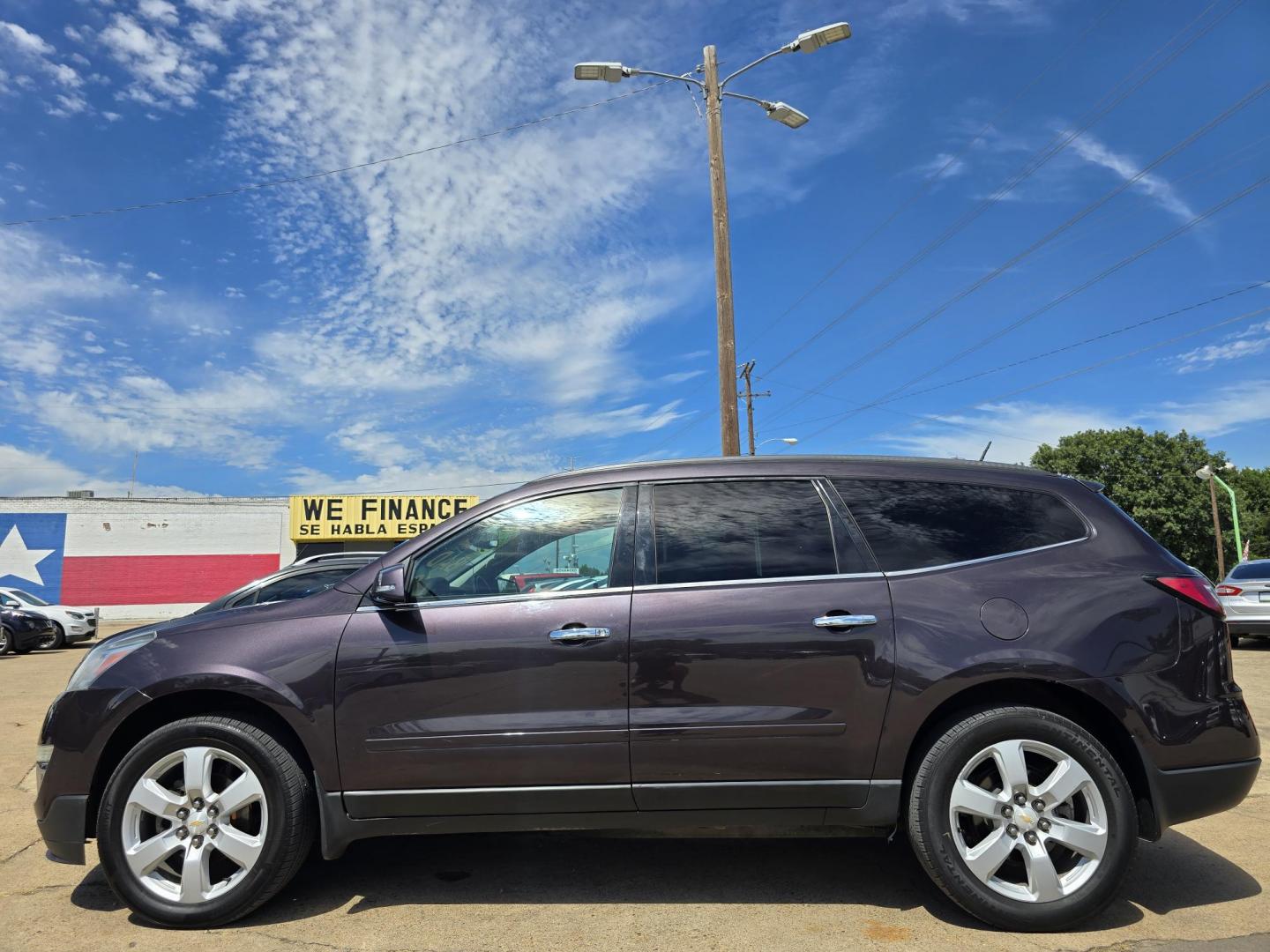 2016 Chevrolet Traverse 1LT FWD (1GNKRGKD8GJ) with an 3.6L V6 DOHC 24V engine, 6A transmission, located at 2660 S.Garland Avenue, Garland, TX, 75041, (469) 298-3118, 32.885551, -96.655602 - Photo#6