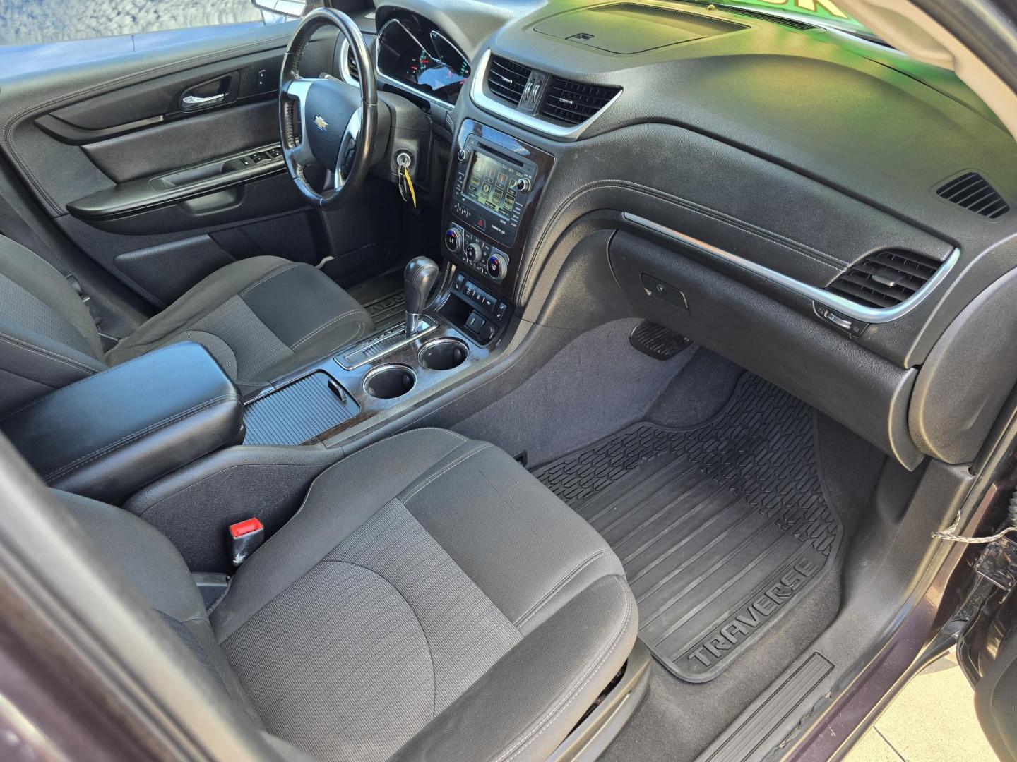 2016 Chevrolet Traverse 1LT FWD (1GNKRGKD8GJ) with an 3.6L V6 DOHC 24V engine, 6A transmission, located at 2660 S.Garland Avenue, Garland, TX, 75041, (469) 298-3118, 32.885551, -96.655602 - Photo#23
