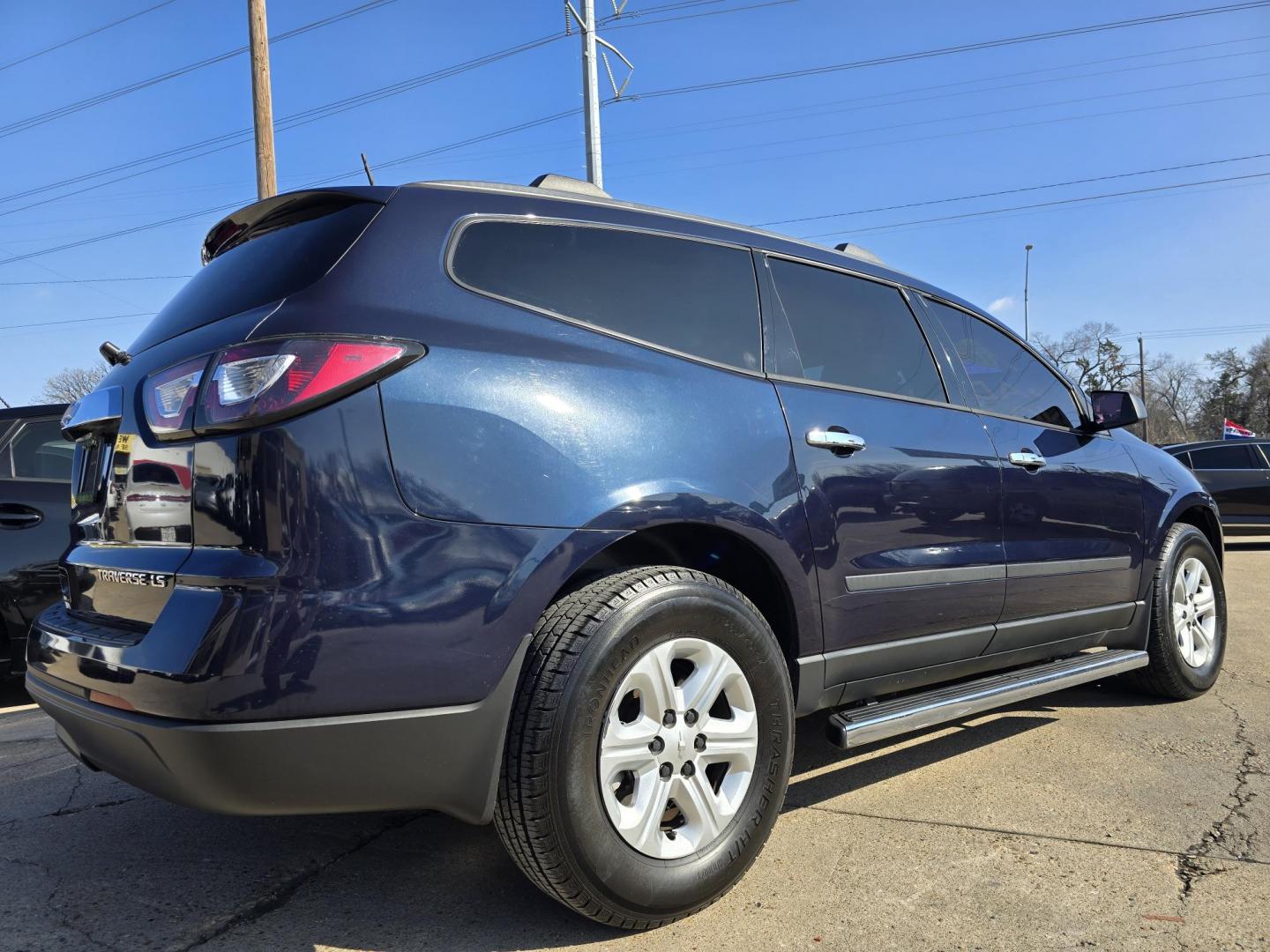 2016 BLUE Chevrolet Traverse LS (1GNKRFED5GJ) with an 3.6L V6 DOHC 24V engine, 6A transmission, located at 2660 S.Garland Avenue, Garland, TX, 75041, (469) 298-3118, 32.885551, -96.655602 - Photo#3