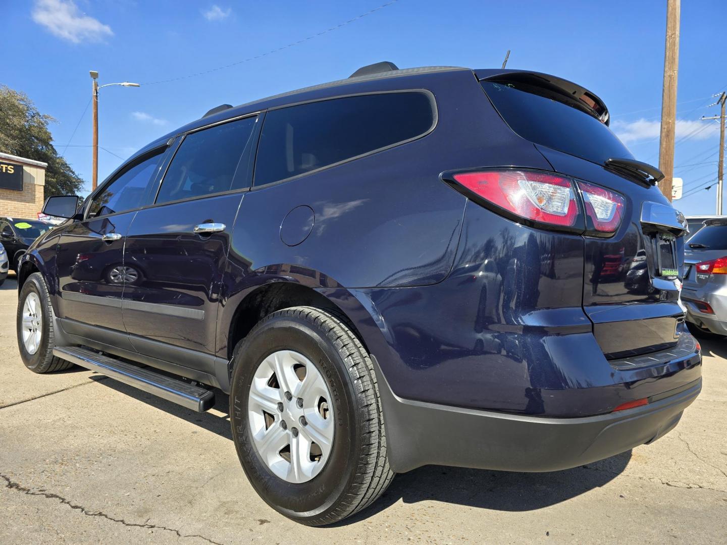 2016 BLUE Chevrolet Traverse LS (1GNKRFED5GJ) with an 3.6L V6 DOHC 24V engine, 6A transmission, located at 2660 S.Garland Avenue, Garland, TX, 75041, (469) 298-3118, 32.885551, -96.655602 - Photo#5