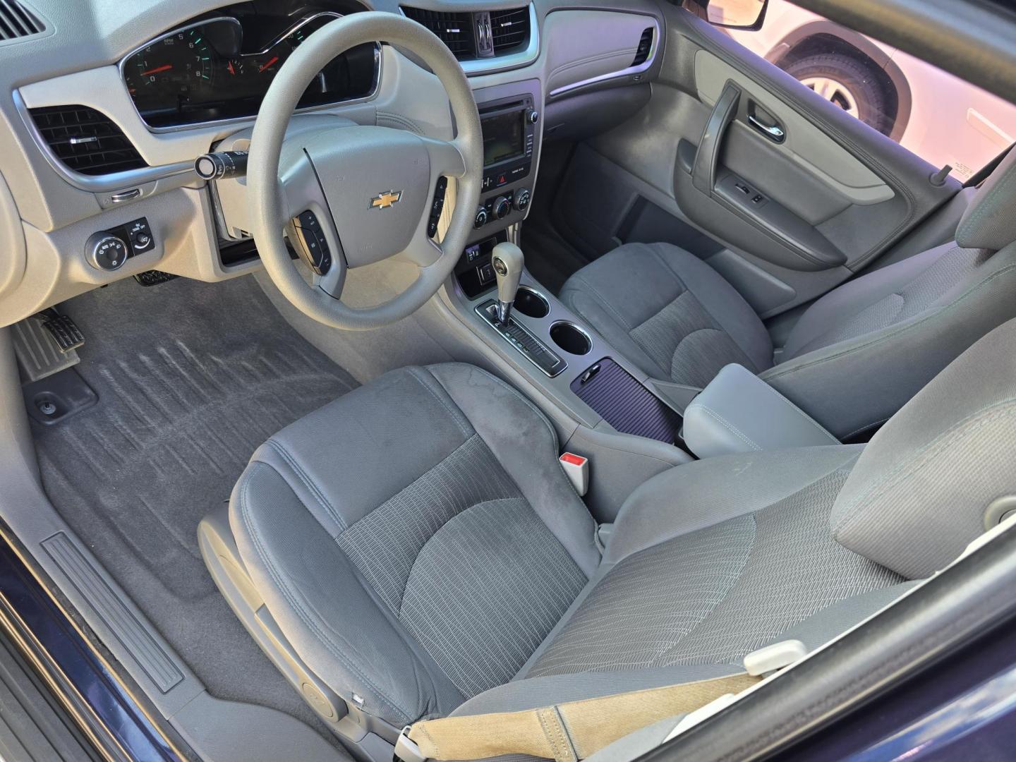 2016 BLUE Chevrolet Traverse LS (1GNKRFED5GJ) with an 3.6L V6 DOHC 24V engine, 6A transmission, located at 2660 S.Garland Avenue, Garland, TX, 75041, (469) 298-3118, 32.885551, -96.655602 - Photo#10