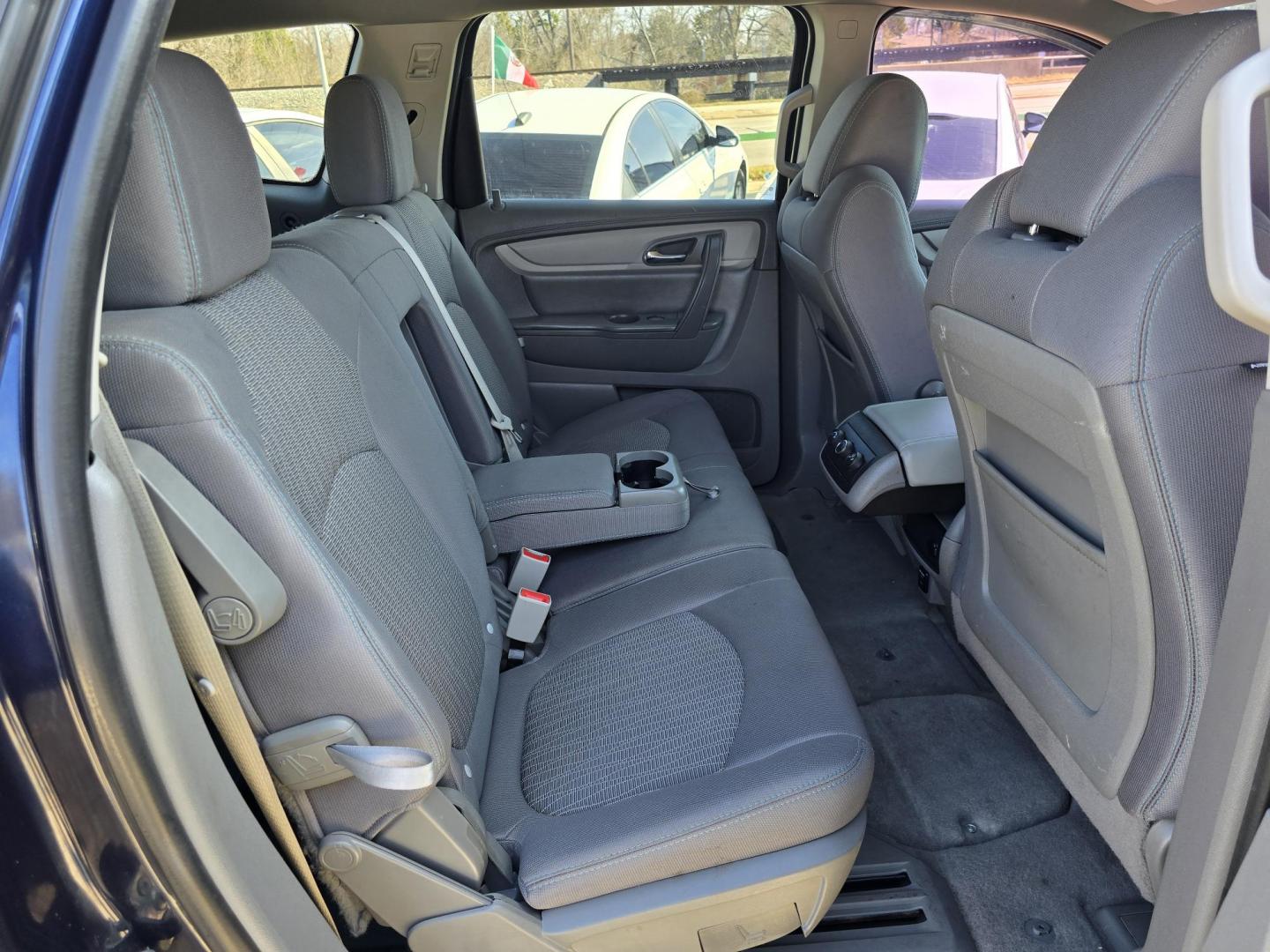2016 BLUE Chevrolet Traverse LS (1GNKRFED5GJ) with an 3.6L V6 DOHC 24V engine, 6A transmission, located at 2660 S.Garland Avenue, Garland, TX, 75041, (469) 298-3118, 32.885551, -96.655602 - Photo#18