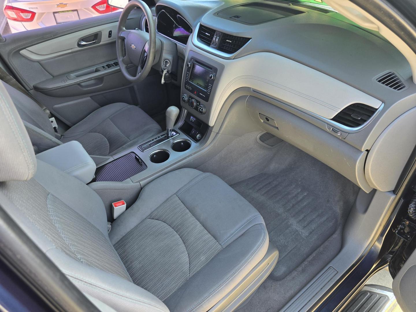 2016 BLUE Chevrolet Traverse LS (1GNKRFED5GJ) with an 3.6L V6 DOHC 24V engine, 6A transmission, located at 2660 S.Garland Avenue, Garland, TX, 75041, (469) 298-3118, 32.885551, -96.655602 - Photo#20
