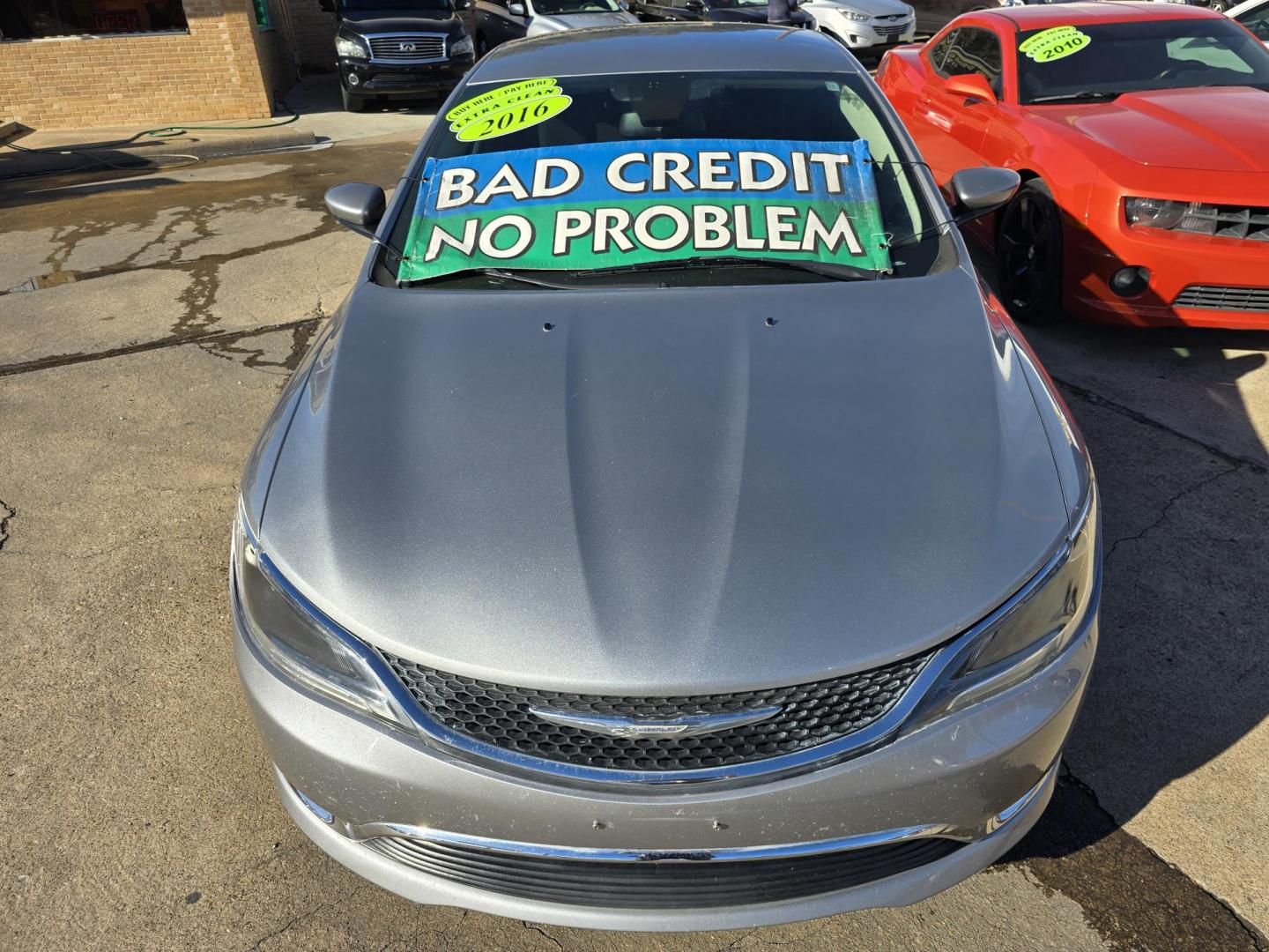 2016 GRAY Chrysler 200 Limited (1C3CCCAB5GN) with an 2.4L L4 DOHC 16V engine, 9A transmission, located at 2660 S.Garland Avenue, Garland, TX, 75041, (469) 298-3118, 32.885551, -96.655602 - Photo#8