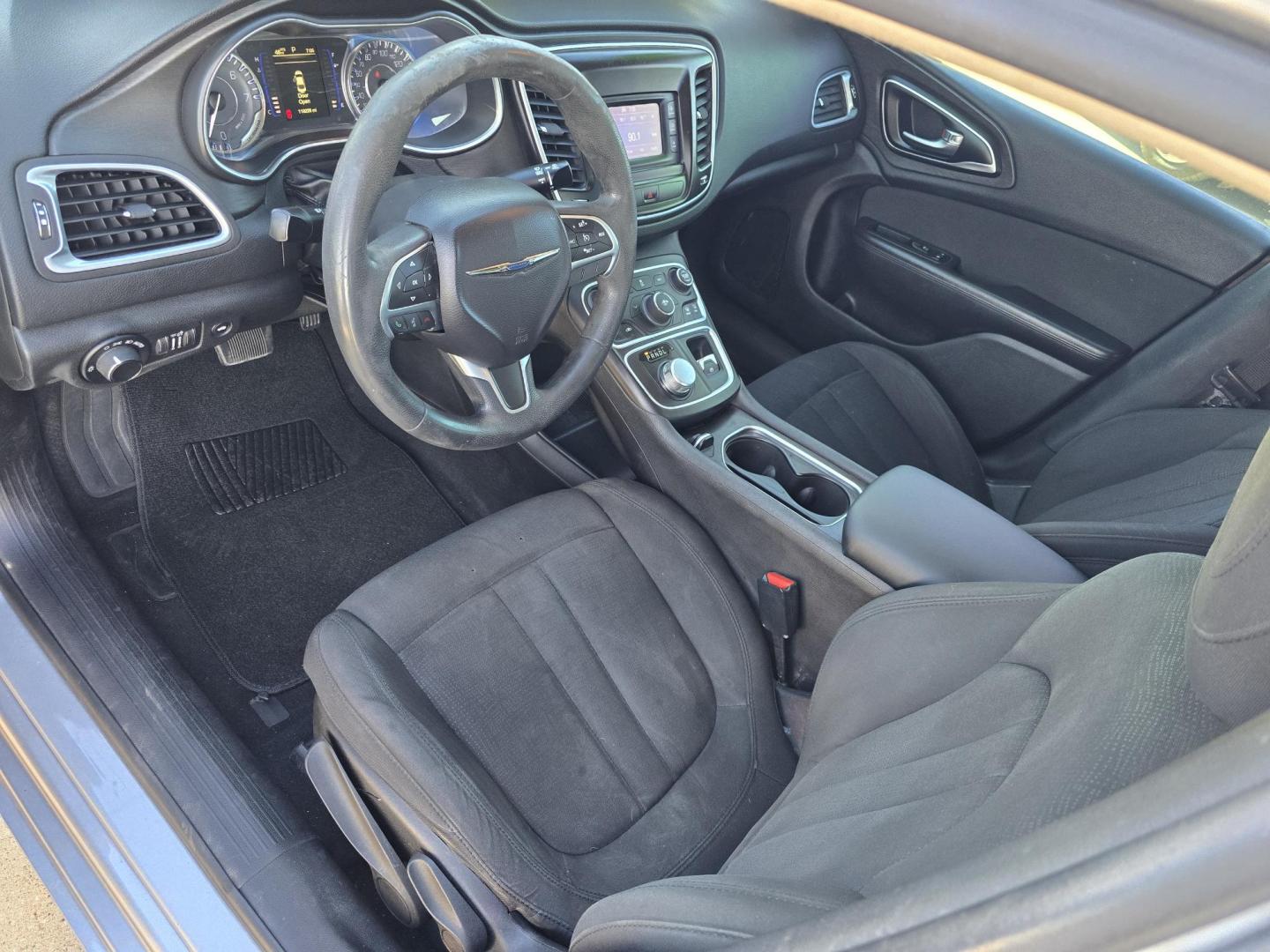 2016 GRAY Chrysler 200 Limited (1C3CCCAB5GN) with an 2.4L L4 DOHC 16V engine, 9A transmission, located at 2660 S.Garland Avenue, Garland, TX, 75041, (469) 298-3118, 32.885551, -96.655602 - Photo#10