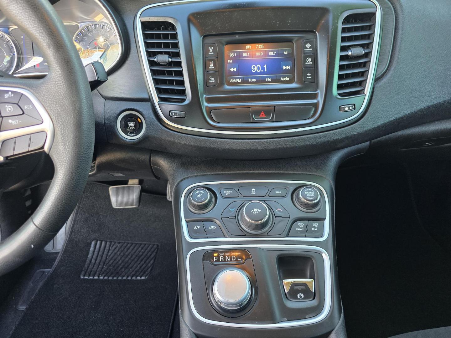 2016 GRAY Chrysler 200 Limited (1C3CCCAB5GN) with an 2.4L L4 DOHC 16V engine, 9A transmission, located at 2660 S.Garland Avenue, Garland, TX, 75041, (469) 298-3118, 32.885551, -96.655602 - Photo#14