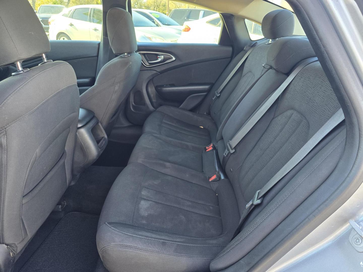 2016 GRAY Chrysler 200 Limited (1C3CCCAB5GN) with an 2.4L L4 DOHC 16V engine, 9A transmission, located at 2660 S.Garland Avenue, Garland, TX, 75041, (469) 298-3118, 32.885551, -96.655602 - Photo#16