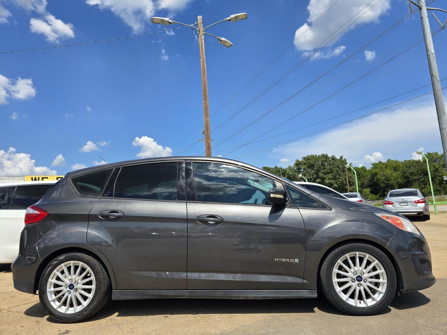 2016 GRAY /BLACK Ford C-Max Hybrid SE (1FADP5AU1GL) with an 2.0L L4 DOHC 16V HYBRID engine, CVT transmission, located at 2660 S.Garland Avenue, Garland, TX, 75041, (469) 298-3118, 32.885551, -96.655602 - Photo#2