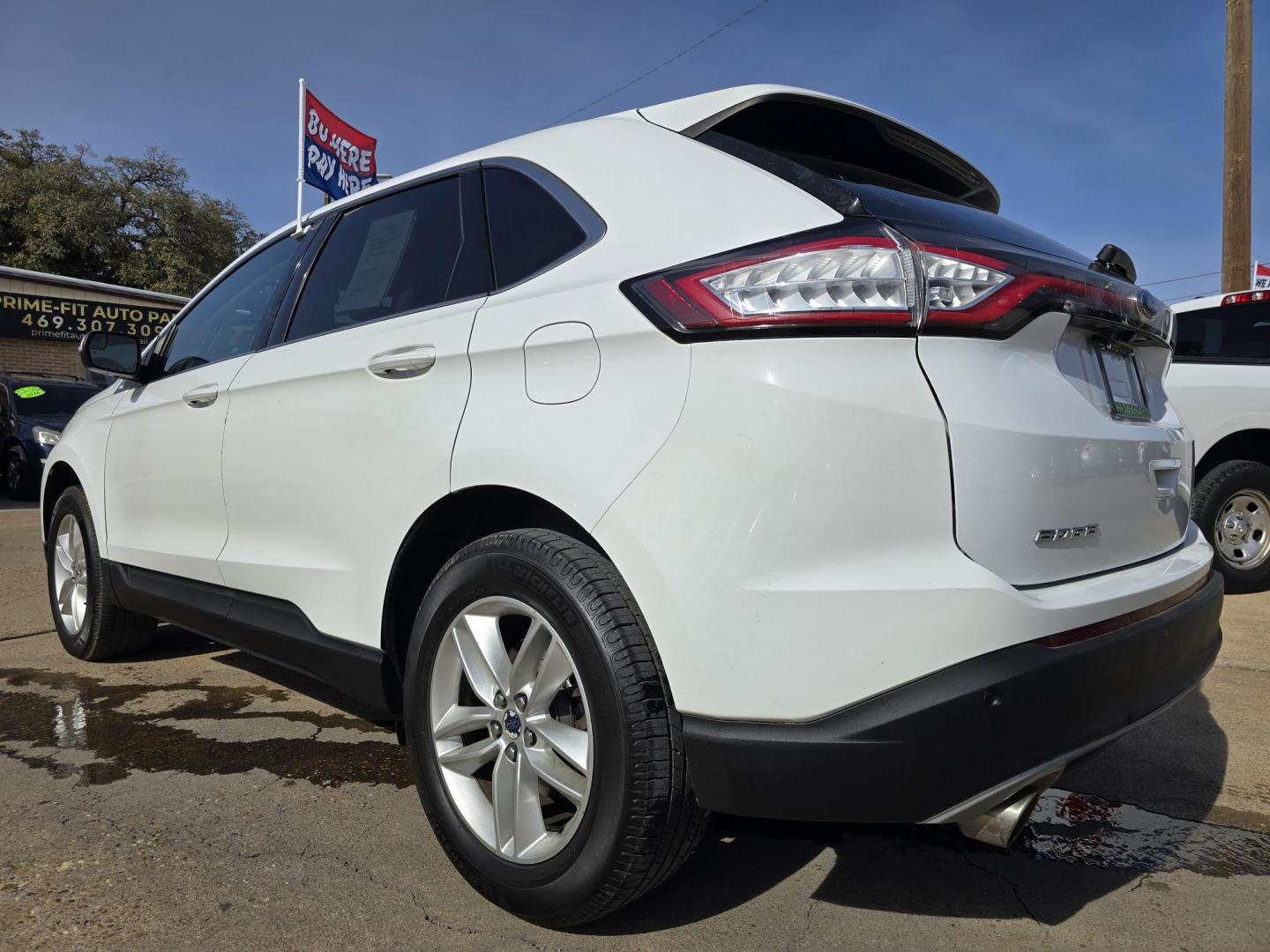 2016 WHITE Ford Edge SEL (2FMPK4J88GB) with an 3.5L V6 DOHC 24V engine, 6A transmission, located at 2660 S.Garland Avenue, Garland, TX, 75041, (469) 298-3118, 32.885551, -96.655602 - Photo#5