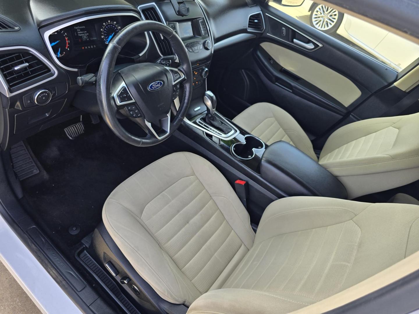 2016 WHITE Ford Edge SEL (2FMPK4J88GB) with an 3.5L V6 DOHC 24V engine, 6A transmission, located at 2660 S.Garland Avenue, Garland, TX, 75041, (469) 298-3118, 32.885551, -96.655602 - Photo#10