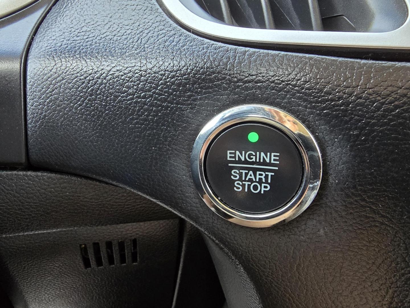 2016 WHITE Ford Edge SEL (2FMPK4J88GB) with an 3.5L V6 DOHC 24V engine, 6A transmission, located at 2660 S.Garland Avenue, Garland, TX, 75041, (469) 298-3118, 32.885551, -96.655602 - Photo#13