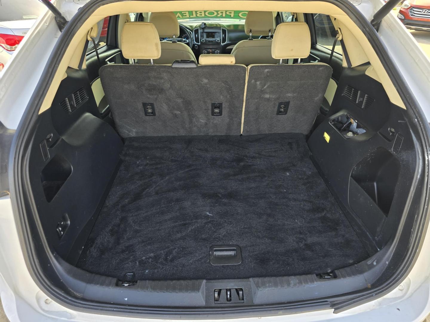 2016 WHITE Ford Edge SEL (2FMPK4J88GB) with an 3.5L V6 DOHC 24V engine, 6A transmission, located at 2660 S.Garland Avenue, Garland, TX, 75041, (469) 298-3118, 32.885551, -96.655602 - Photo#17