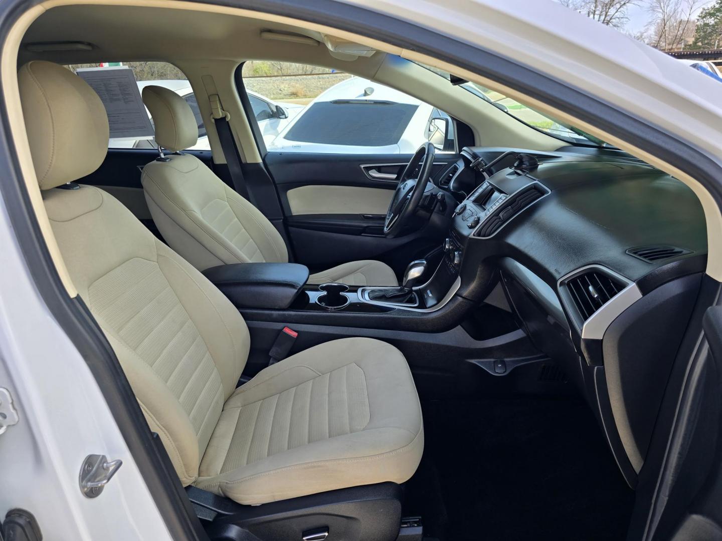 2016 WHITE Ford Edge SEL (2FMPK4J88GB) with an 3.5L V6 DOHC 24V engine, 6A transmission, located at 2660 S.Garland Avenue, Garland, TX, 75041, (469) 298-3118, 32.885551, -96.655602 - Photo#19