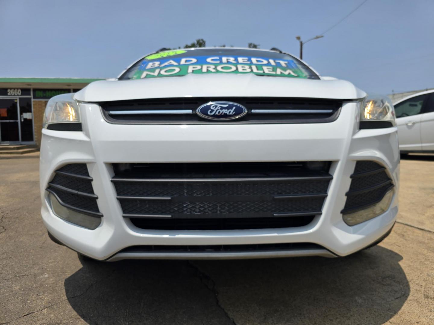 2016 WHITE Ford Escape SE (1FMCU9GX2GU) with an 1.6L L4 DOHC 16V engine, 6-Speed Automatic transmission, located at 2660 S.Garland Avenue, Garland, TX, 75041, (469) 298-3118, 32.885551, -96.655602 - Welcome to DallasAutos4Less, one of the Premier BUY HERE PAY HERE Dealers in the North Dallas Area. We specialize in financing to people with NO CREDIT or BAD CREDIT. We need proof of income, proof of residence, and a ID. Come buy your new car from us today!! This is a Super Clean 2016 FORD ESCAP - Photo#9