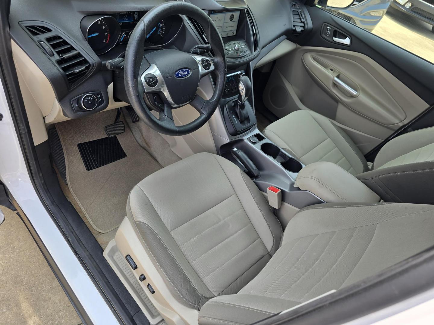 2016 WHITE Ford Escape SE (1FMCU9GX2GU) with an 1.6L L4 DOHC 16V engine, 6-Speed Automatic transmission, located at 2660 S.Garland Avenue, Garland, TX, 75041, (469) 298-3118, 32.885551, -96.655602 - Welcome to DallasAutos4Less, one of the Premier BUY HERE PAY HERE Dealers in the North Dallas Area. We specialize in financing to people with NO CREDIT or BAD CREDIT. We need proof of income, proof of residence, and a ID. Come buy your new car from us today!! This is a Super Clean 2016 FORD ESCAP - Photo#10