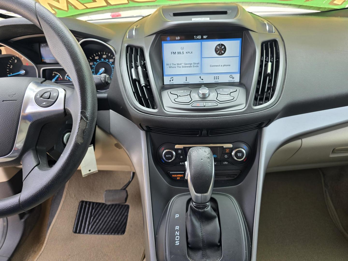 2016 WHITE Ford Escape SE (1FMCU9GX2GU) with an 1.6L L4 DOHC 16V engine, 6-Speed Automatic transmission, located at 2660 S.Garland Avenue, Garland, TX, 75041, (469) 298-3118, 32.885551, -96.655602 - Welcome to DallasAutos4Less, one of the Premier BUY HERE PAY HERE Dealers in the North Dallas Area. We specialize in financing to people with NO CREDIT or BAD CREDIT. We need proof of income, proof of residence, and a ID. Come buy your new car from us today!! This is a Super Clean 2016 FORD ESCAP - Photo#13