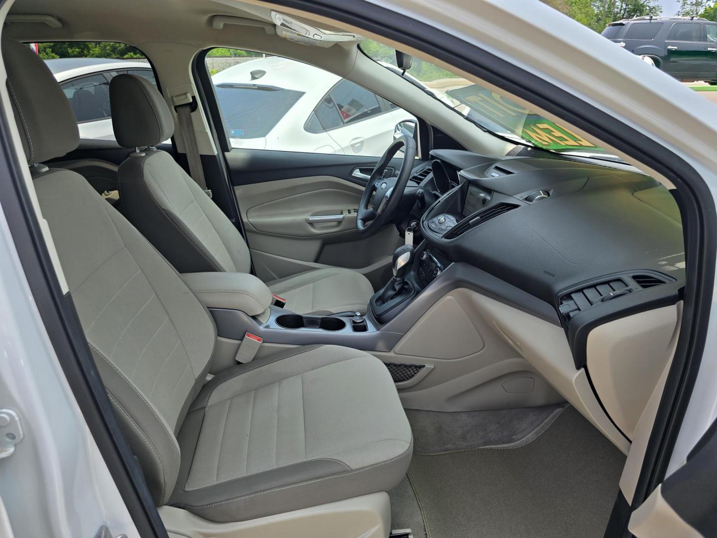 2016 WHITE Ford Escape SE (1FMCU9GX2GU) with an 1.6L L4 DOHC 16V engine, 6-Speed Automatic transmission, located at 2660 S.Garland Avenue, Garland, TX, 75041, (469) 298-3118, 32.885551, -96.655602 - Welcome to DallasAutos4Less, one of the Premier BUY HERE PAY HERE Dealers in the North Dallas Area. We specialize in financing to people with NO CREDIT or BAD CREDIT. We need proof of income, proof of residence, and a ID. Come buy your new car from us today!! This is a Super Clean 2016 FORD ESCAP - Photo#17