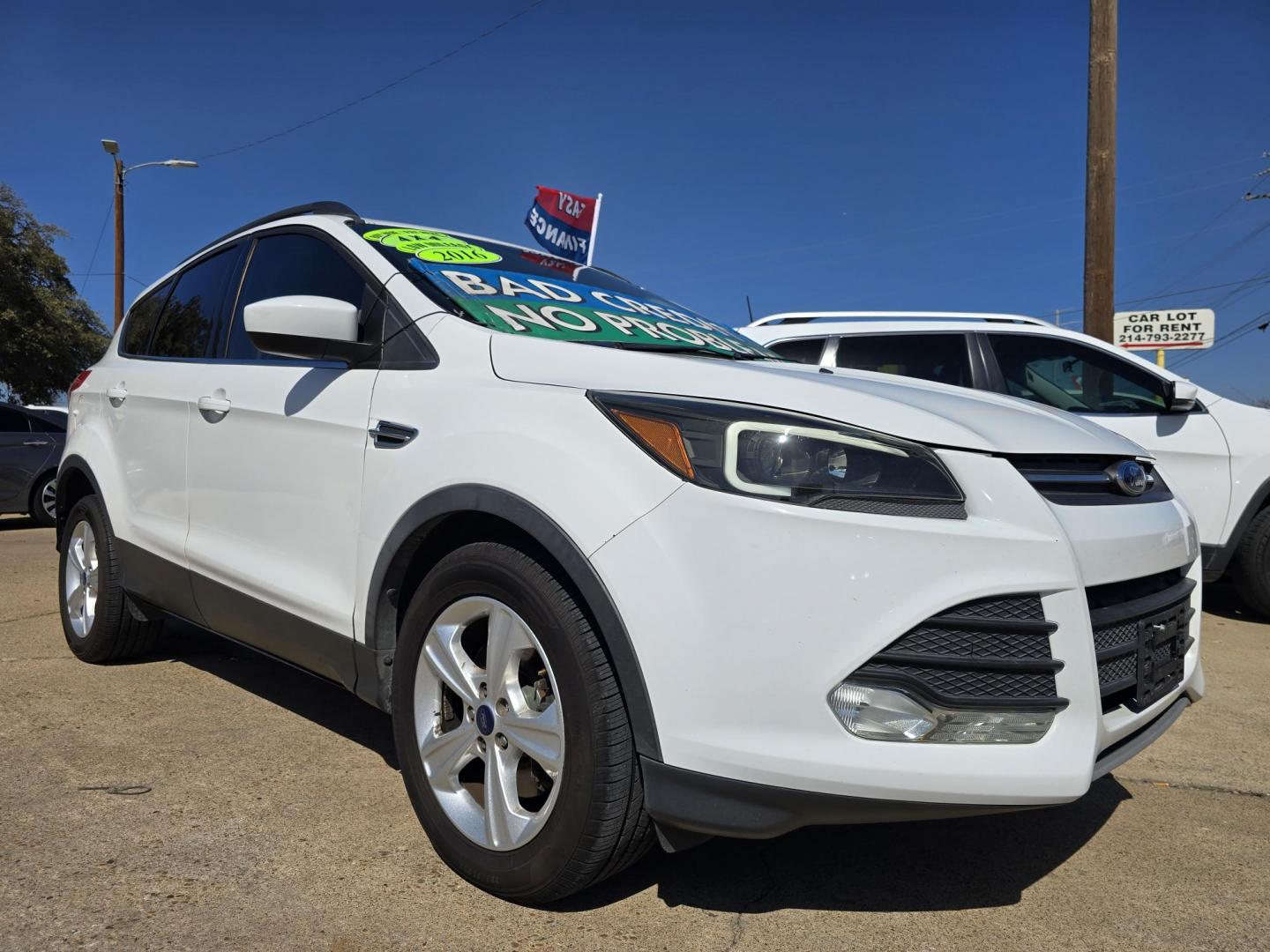 2016 WHITE Ford Escape SE (1FMCU9GX0GU) with an 1.6L L4 DOHC 16V engine, 6-Speed Automatic transmission, located at 2660 S.Garland Avenue, Garland, TX, 75041, (469) 298-3118, 32.885551, -96.655602 - Welcome to DallasAutos4Less, one of the Premier BUY HERE PAY HERE Dealers in the North Dallas Area. We specialize in financing to people with NO CREDIT or BAD CREDIT. We need proof of income, proof of residence, and a ID. Come buy your new car from us today!! This is a Super Clean 2016 FORD ESCAP - Photo#1