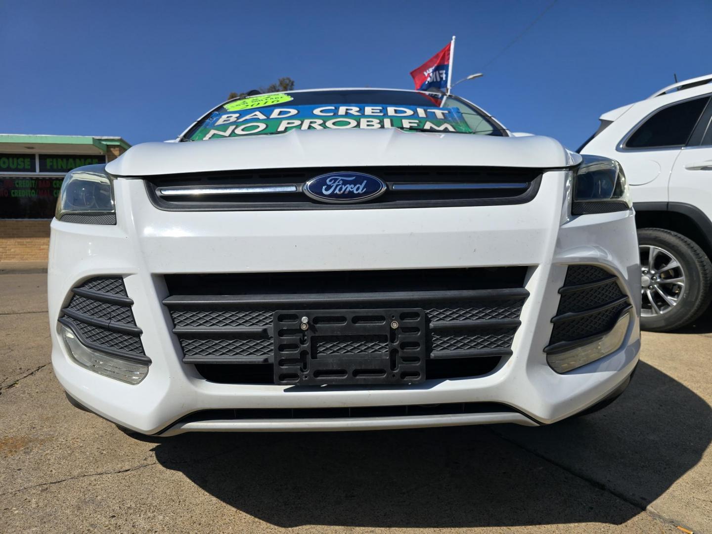 2016 WHITE Ford Escape SE (1FMCU9GX0GU) with an 1.6L L4 DOHC 16V engine, 6-Speed Automatic transmission, located at 2660 S.Garland Avenue, Garland, TX, 75041, (469) 298-3118, 32.885551, -96.655602 - Welcome to DallasAutos4Less, one of the Premier BUY HERE PAY HERE Dealers in the North Dallas Area. We specialize in financing to people with NO CREDIT or BAD CREDIT. We need proof of income, proof of residence, and a ID. Come buy your new car from us today!! This is a Super Clean 2016 FORD ESCAP - Photo#9