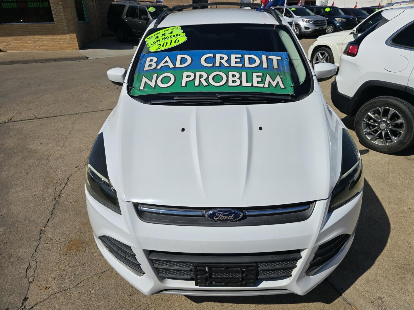 2016 WHITE Ford Escape SE (1FMCU9GX0GU) with an 1.6L L4 DOHC 16V engine, 6-Speed Automatic transmission, located at 2660 S.Garland Avenue, Garland, TX, 75041, (469) 298-3118, 32.885551, -96.655602 - Welcome to DallasAutos4Less, one of the Premier BUY HERE PAY HERE Dealers in the North Dallas Area. We specialize in financing to people with NO CREDIT or BAD CREDIT. We need proof of income, proof of residence, and a ID. Come buy your new car from us today!! This is a Super Clean 2016 FORD ESCAP - Photo#8