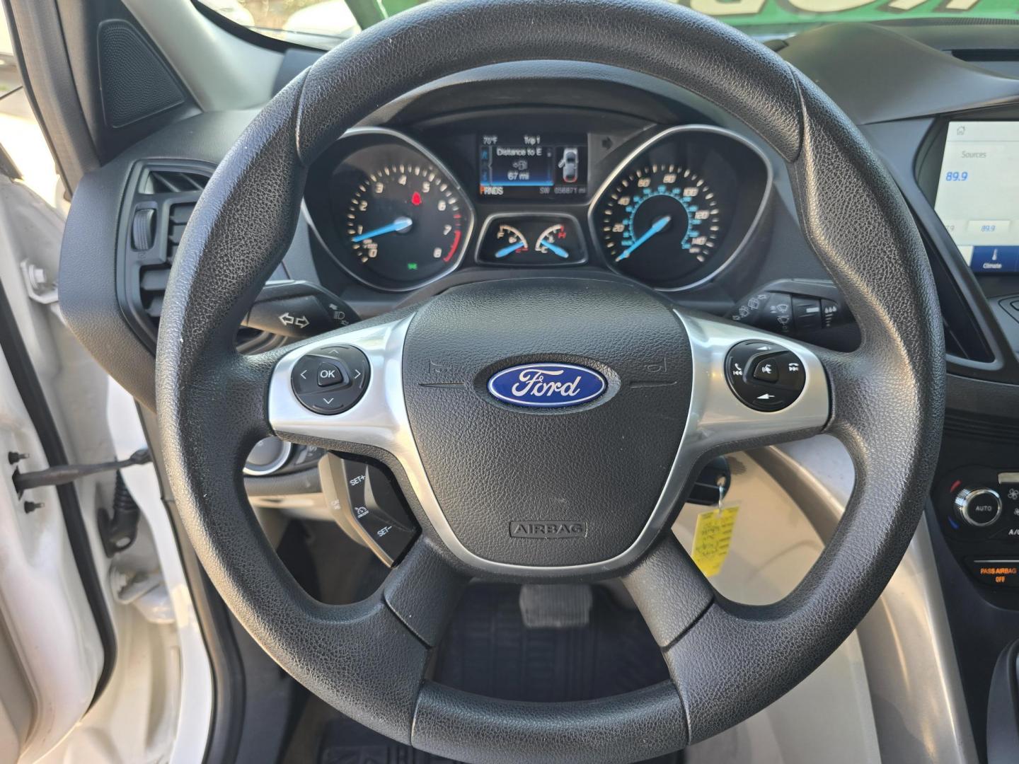 2016 WHITE Ford Escape SE (1FMCU9GX0GU) with an 1.6L L4 DOHC 16V engine, 6-Speed Automatic transmission, located at 2660 S.Garland Avenue, Garland, TX, 75041, (469) 298-3118, 32.885551, -96.655602 - Welcome to DallasAutos4Less, one of the Premier BUY HERE PAY HERE Dealers in the North Dallas Area. We specialize in financing to people with NO CREDIT or BAD CREDIT. We need proof of income, proof of residence, and a ID. Come buy your new car from us today!! This is a Super Clean 2016 FORD ESCAP - Photo#12
