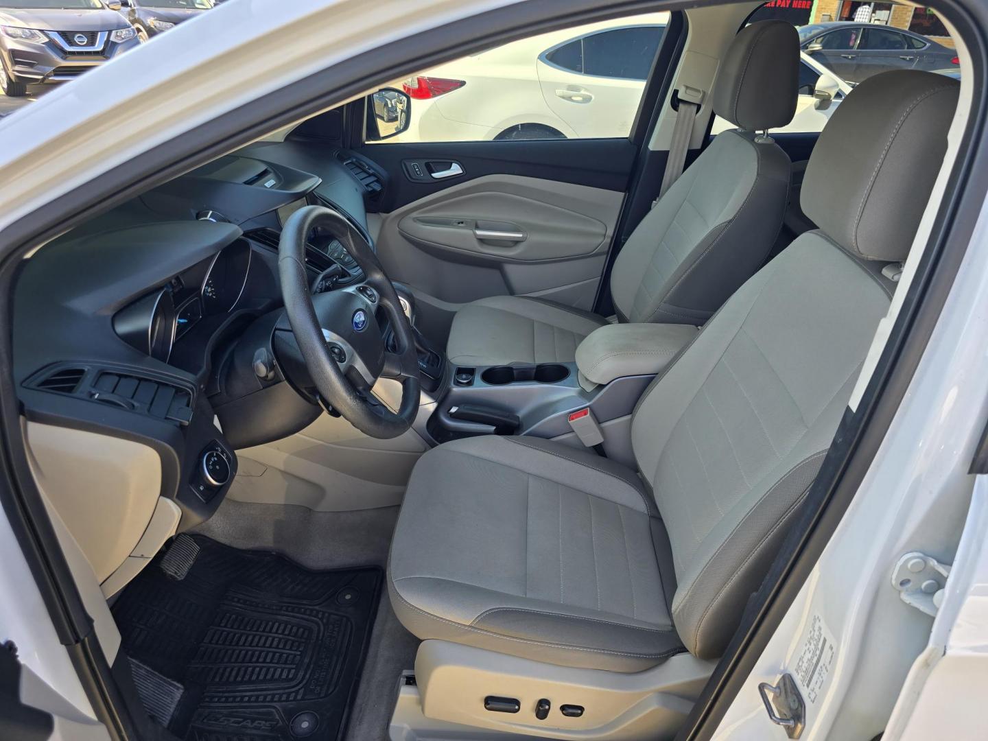2016 WHITE Ford Escape SE (1FMCU9GX0GU) with an 1.6L L4 DOHC 16V engine, 6-Speed Automatic transmission, located at 2660 S.Garland Avenue, Garland, TX, 75041, (469) 298-3118, 32.885551, -96.655602 - Welcome to DallasAutos4Less, one of the Premier BUY HERE PAY HERE Dealers in the North Dallas Area. We specialize in financing to people with NO CREDIT or BAD CREDIT. We need proof of income, proof of residence, and a ID. Come buy your new car from us today!! This is a Super Clean 2016 FORD ESCAP - Photo#11