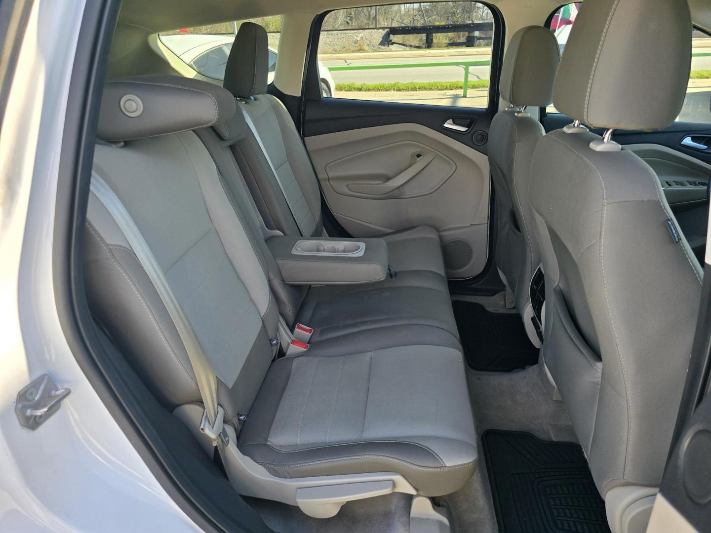 2016 WHITE Ford Escape SE (1FMCU9GX0GU) with an 1.6L L4 DOHC 16V engine, 6-Speed Automatic transmission, located at 2660 S.Garland Avenue, Garland, TX, 75041, (469) 298-3118, 32.885551, -96.655602 - Welcome to DallasAutos4Less, one of the Premier BUY HERE PAY HERE Dealers in the North Dallas Area. We specialize in financing to people with NO CREDIT or BAD CREDIT. We need proof of income, proof of residence, and a ID. Come buy your new car from us today!! This is a Super Clean 2016 FORD ESCAP - Photo#17