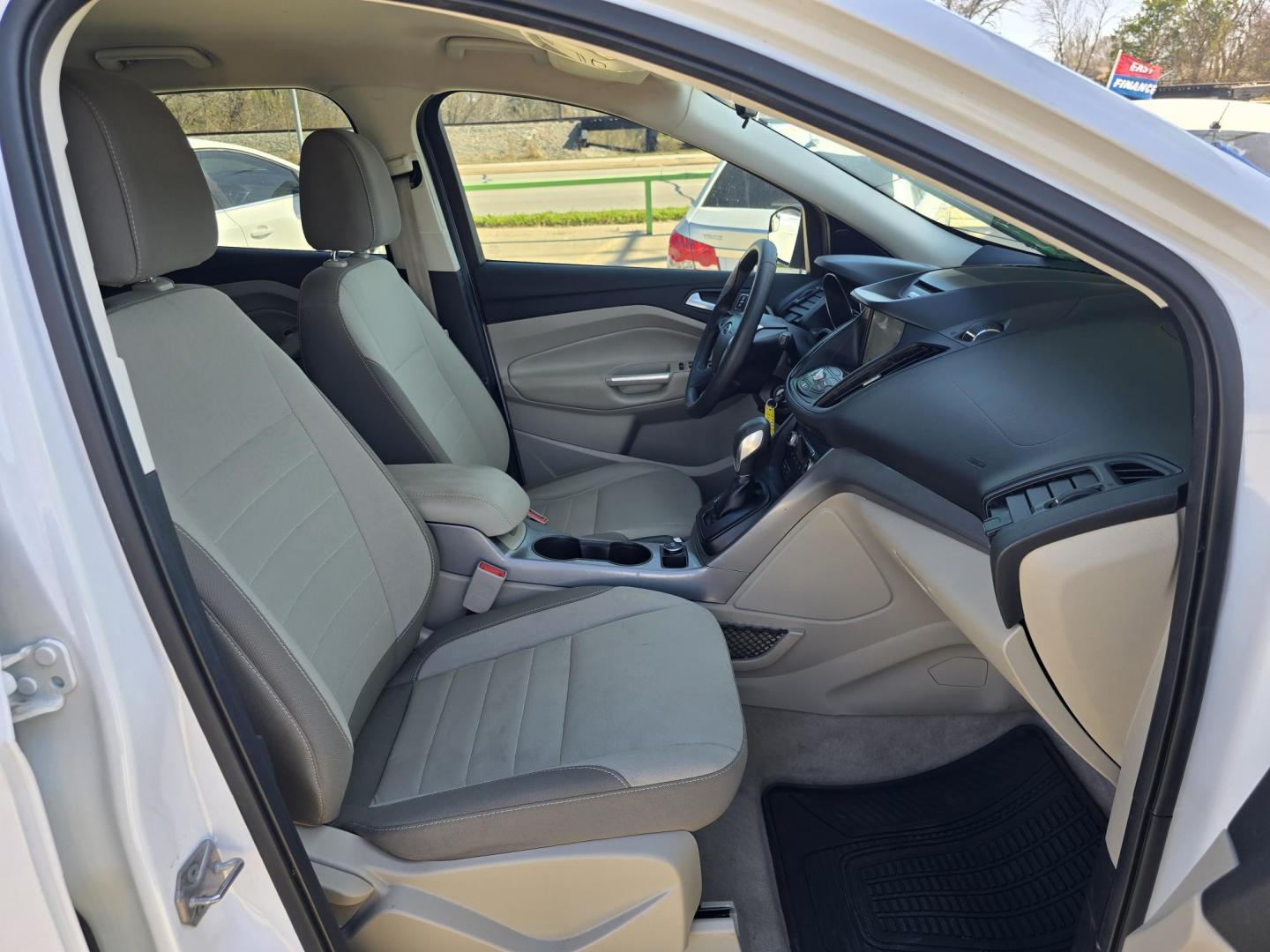 2016 WHITE Ford Escape SE (1FMCU9GX0GU) with an 1.6L L4 DOHC 16V engine, 6-Speed Automatic transmission, located at 2660 S.Garland Avenue, Garland, TX, 75041, (469) 298-3118, 32.885551, -96.655602 - Welcome to DallasAutos4Less, one of the Premier BUY HERE PAY HERE Dealers in the North Dallas Area. We specialize in financing to people with NO CREDIT or BAD CREDIT. We need proof of income, proof of residence, and a ID. Come buy your new car from us today!! This is a Super Clean 2016 FORD ESCAP - Photo#18