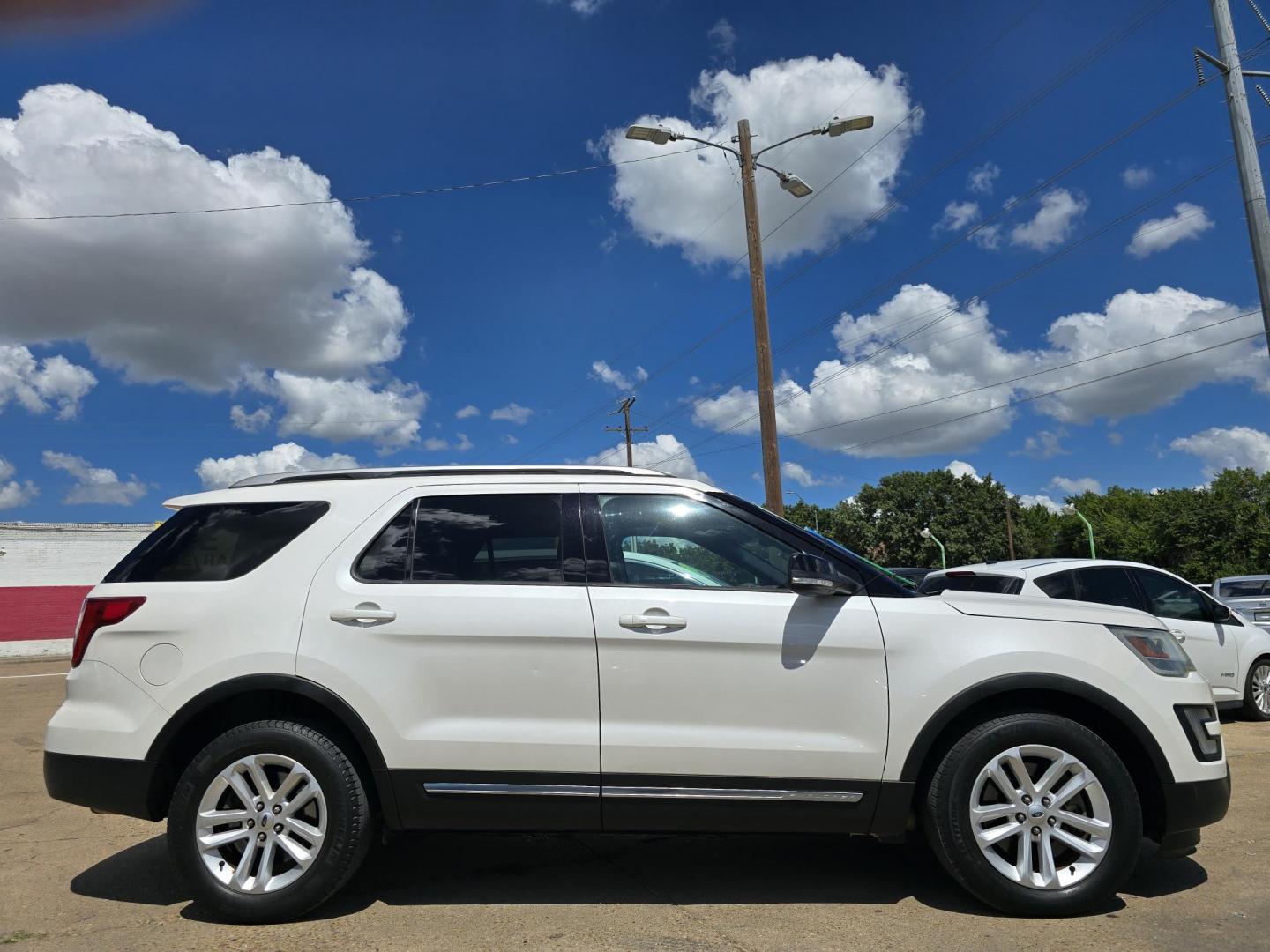 2016 WHITE Ford Explorer XLT (1FM5K7DH1GG) with an 2.3L L4 DOHC 16V engine, 6-Speed Automatic transmission, located at 2660 S.Garland Avenue, Garland, TX, 75041, (469) 298-3118, 32.885551, -96.655602 - Photo#2