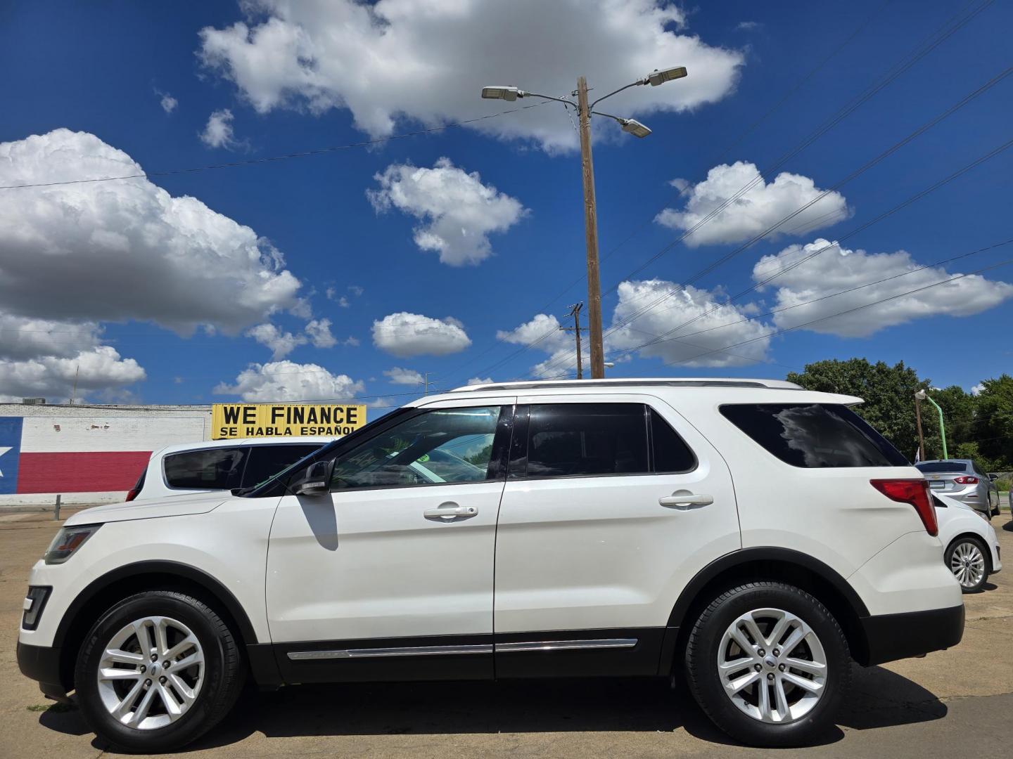 2016 WHITE Ford Explorer XLT (1FM5K7DH1GG) with an 2.3L L4 DOHC 16V engine, 6-Speed Automatic transmission, located at 2660 S.Garland Avenue, Garland, TX, 75041, (469) 298-3118, 32.885551, -96.655602 - Photo#6