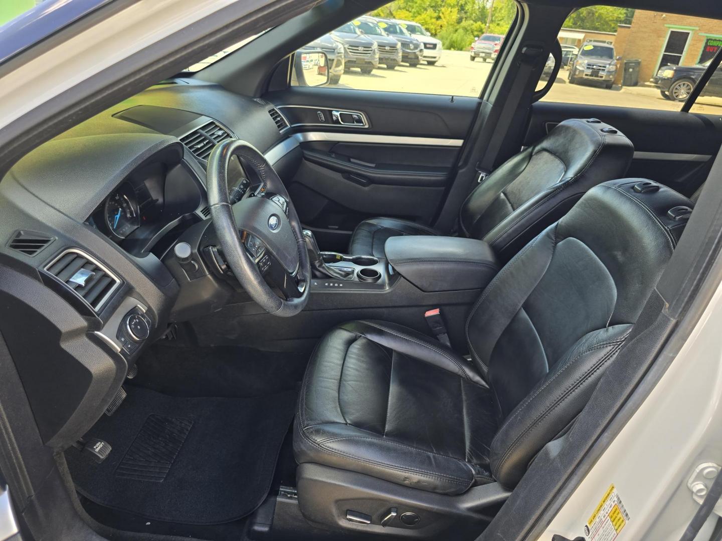 2016 WHITE Ford Explorer XLT (1FM5K7DH1GG) with an 2.3L L4 DOHC 16V engine, 6-Speed Automatic transmission, located at 2660 S.Garland Avenue, Garland, TX, 75041, (469) 298-3118, 32.885551, -96.655602 - Photo#11
