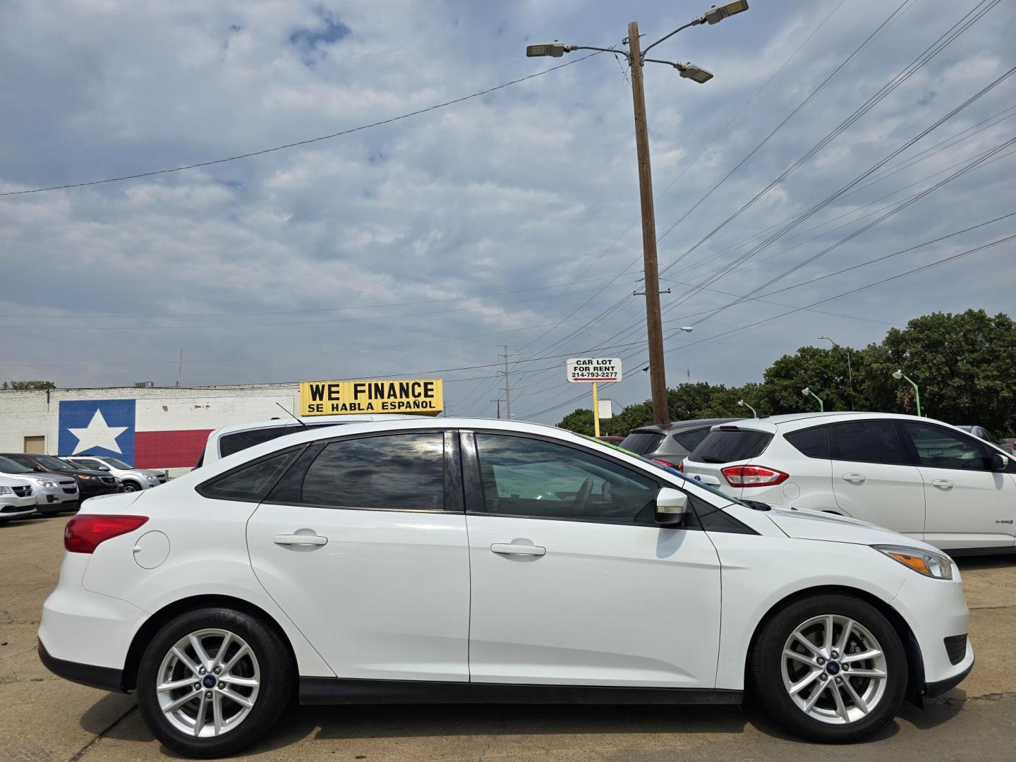 2016 WHITE Ford Focus SE (1FADP3F24GL) with an 2.0L L4 DOHC 16V engine, AUTO transmission, located at 2660 S.Garland Avenue, Garland, TX, 75041, (469) 298-3118, 32.885551, -96.655602 - Welcome to DallasAutos4Less, one of the Premier BUY HERE PAY HERE Dealers in the North Dallas Area. We specialize in financing to people with NO CREDIT or BAD CREDIT. We need proof of income, proof of residence, and a ID. Come buy your new car from us today!! This is a Super Clean 2016 FORD FOCUS - Photo#2