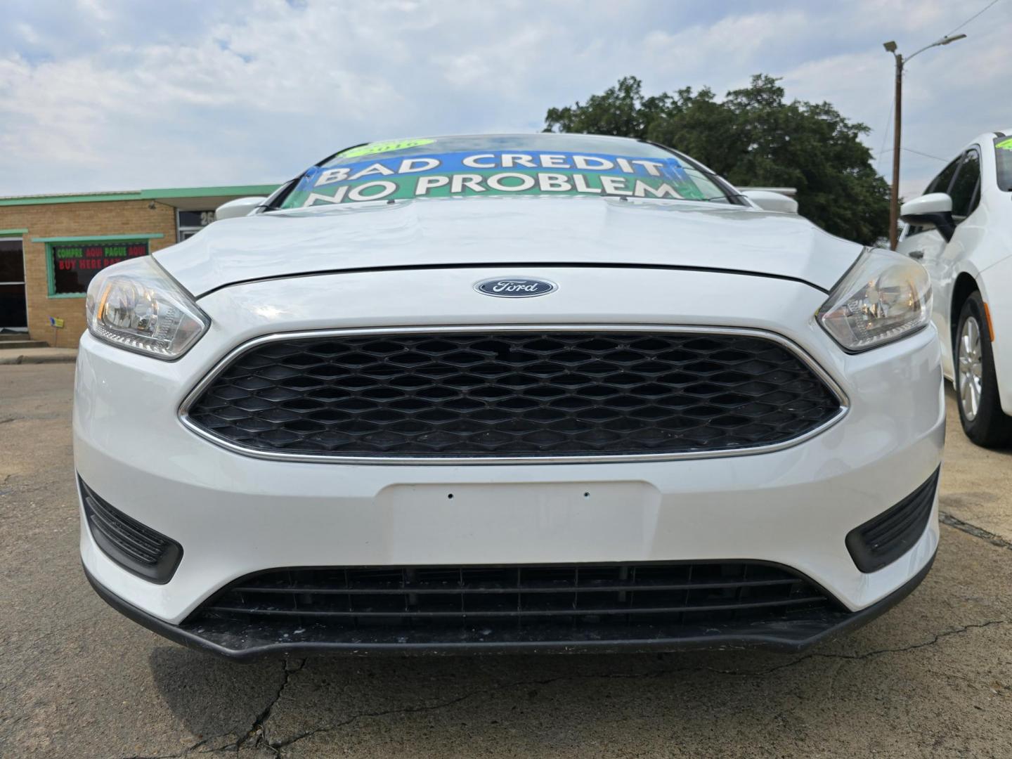 2016 WHITE Ford Focus SE (1FADP3F24GL) with an 2.0L L4 DOHC 16V engine, AUTO transmission, located at 2660 S.Garland Avenue, Garland, TX, 75041, (469) 298-3118, 32.885551, -96.655602 - Welcome to DallasAutos4Less, one of the Premier BUY HERE PAY HERE Dealers in the North Dallas Area. We specialize in financing to people with NO CREDIT or BAD CREDIT. We need proof of income, proof of residence, and a ID. Come buy your new car from us today!! This is a Super Clean 2016 FORD FOCUS - Photo#9