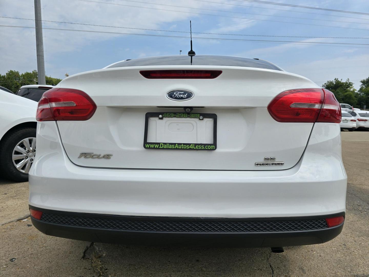 2016 WHITE Ford Focus SE (1FADP3F24GL) with an 2.0L L4 DOHC 16V engine, AUTO transmission, located at 2660 S.Garland Avenue, Garland, TX, 75041, (469) 298-3118, 32.885551, -96.655602 - Welcome to DallasAutos4Less, one of the Premier BUY HERE PAY HERE Dealers in the North Dallas Area. We specialize in financing to people with NO CREDIT or BAD CREDIT. We need proof of income, proof of residence, and a ID. Come buy your new car from us today!! This is a Super Clean 2016 FORD FOCUS - Photo#4