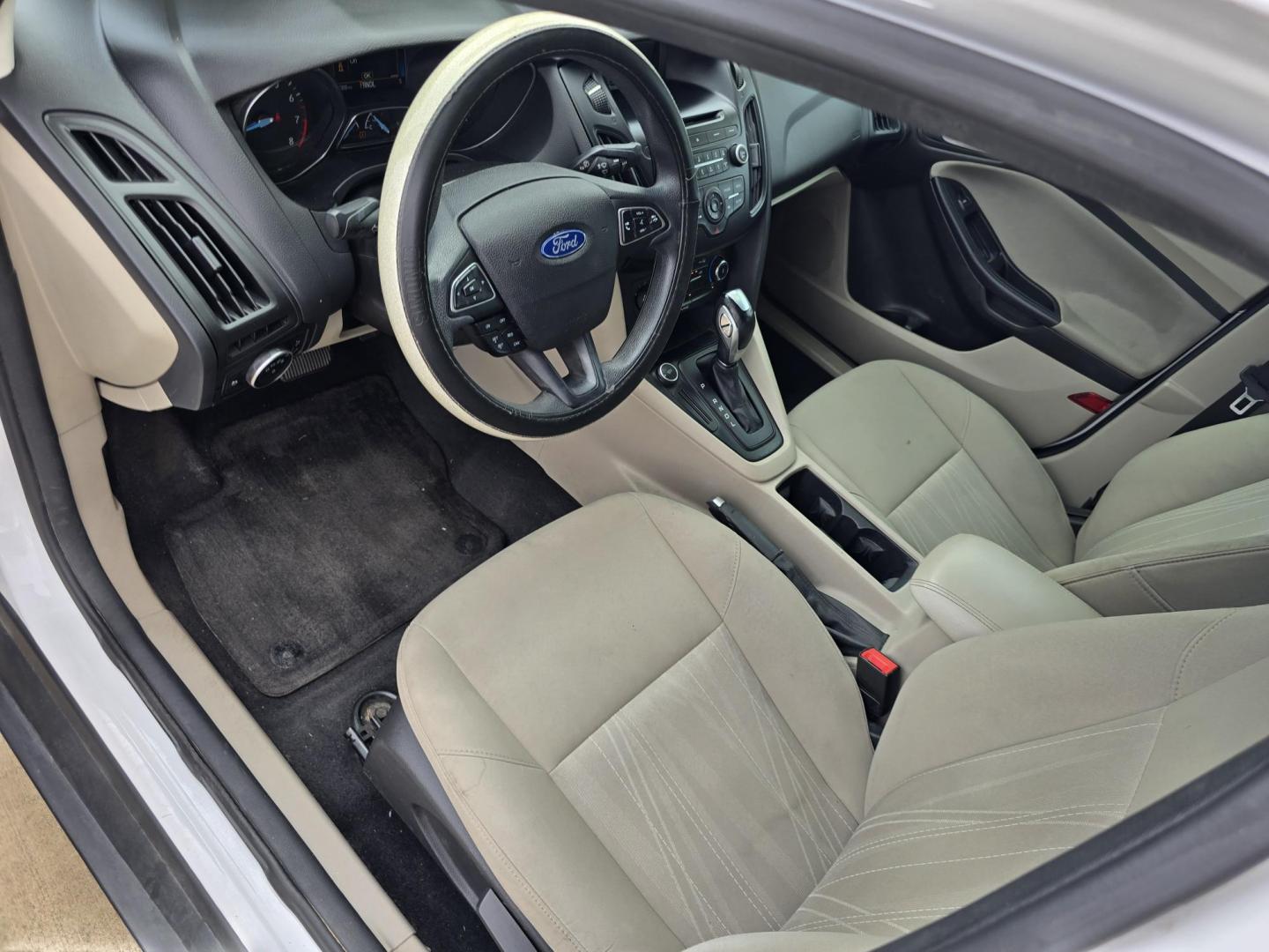 2016 WHITE Ford Focus SE (1FADP3F24GL) with an 2.0L L4 DOHC 16V engine, AUTO transmission, located at 2660 S.Garland Avenue, Garland, TX, 75041, (469) 298-3118, 32.885551, -96.655602 - Welcome to DallasAutos4Less, one of the Premier BUY HERE PAY HERE Dealers in the North Dallas Area. We specialize in financing to people with NO CREDIT or BAD CREDIT. We need proof of income, proof of residence, and a ID. Come buy your new car from us today!! This is a Super Clean 2016 FORD FOCUS - Photo#10