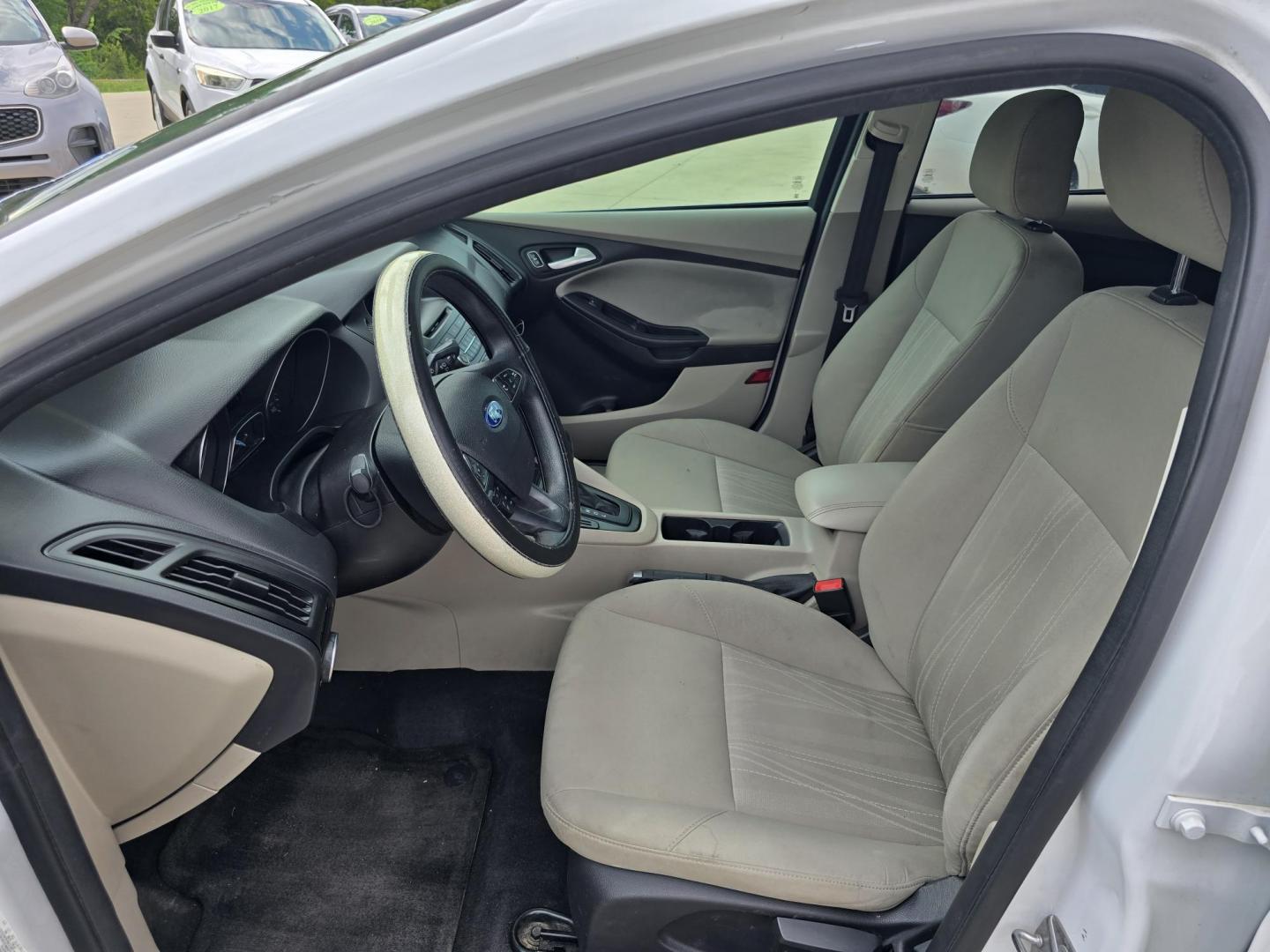 2016 WHITE Ford Focus SE (1FADP3F24GL) with an 2.0L L4 DOHC 16V engine, AUTO transmission, located at 2660 S.Garland Avenue, Garland, TX, 75041, (469) 298-3118, 32.885551, -96.655602 - Welcome to DallasAutos4Less, one of the Premier BUY HERE PAY HERE Dealers in the North Dallas Area. We specialize in financing to people with NO CREDIT or BAD CREDIT. We need proof of income, proof of residence, and a ID. Come buy your new car from us today!! This is a Super Clean 2016 FORD FOCUS - Photo#11