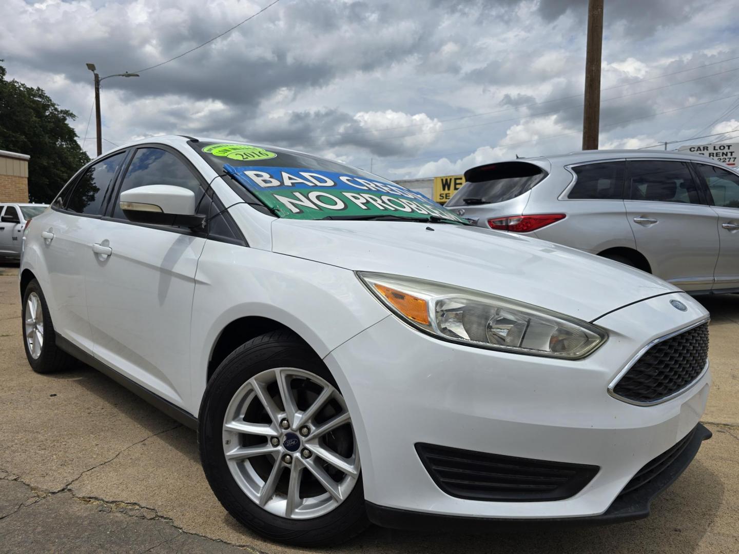2016 Ford Focus SE (1FADP3F25GL) with an 2.0L L4 DOHC 16V engine, AUTO transmission, located at 2660 S.Garland Avenue, Garland, TX, 75041, (469) 298-3118, 32.885551, -96.655602 - Photo#0