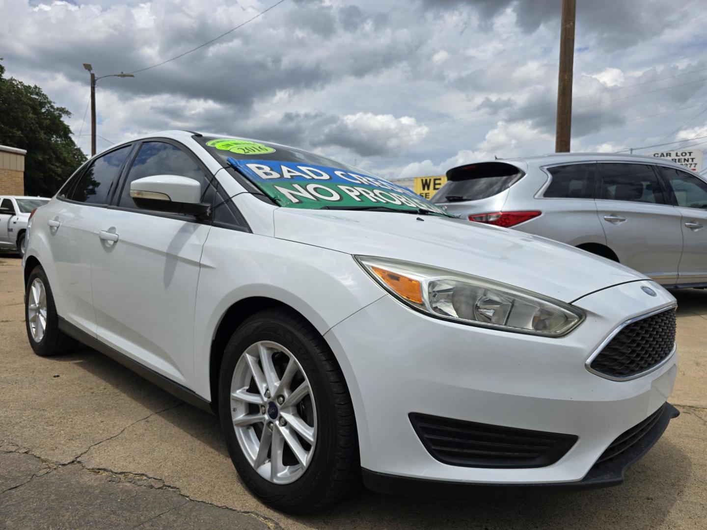 2016 Ford Focus SE (1FADP3F25GL) with an 2.0L L4 DOHC 16V engine, AUTO transmission, located at 2660 S.Garland Avenue, Garland, TX, 75041, (469) 298-3118, 32.885551, -96.655602 - Photo#1