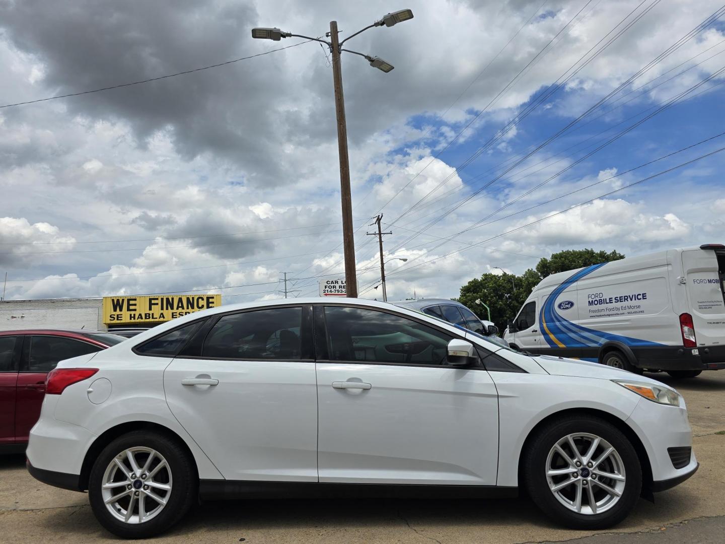 2016 Ford Focus SE (1FADP3F25GL) with an 2.0L L4 DOHC 16V engine, AUTO transmission, located at 2660 S.Garland Avenue, Garland, TX, 75041, (469) 298-3118, 32.885551, -96.655602 - Photo#2