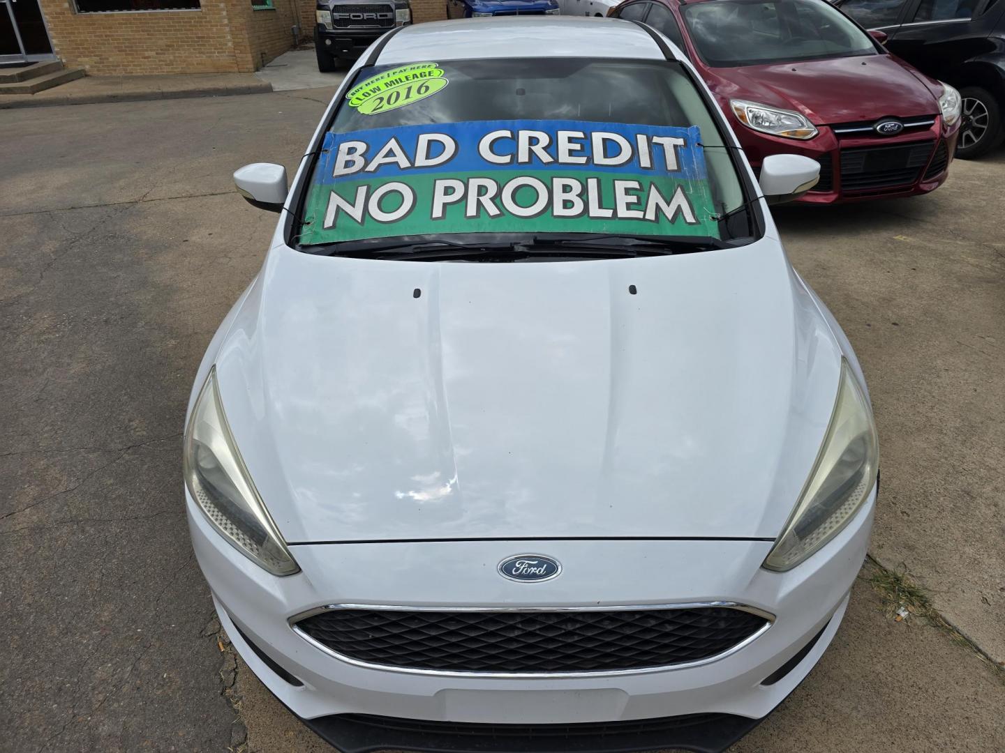 2016 Ford Focus SE (1FADP3F25GL) with an 2.0L L4 DOHC 16V engine, AUTO transmission, located at 2660 S.Garland Avenue, Garland, TX, 75041, (469) 298-3118, 32.885551, -96.655602 - Photo#8